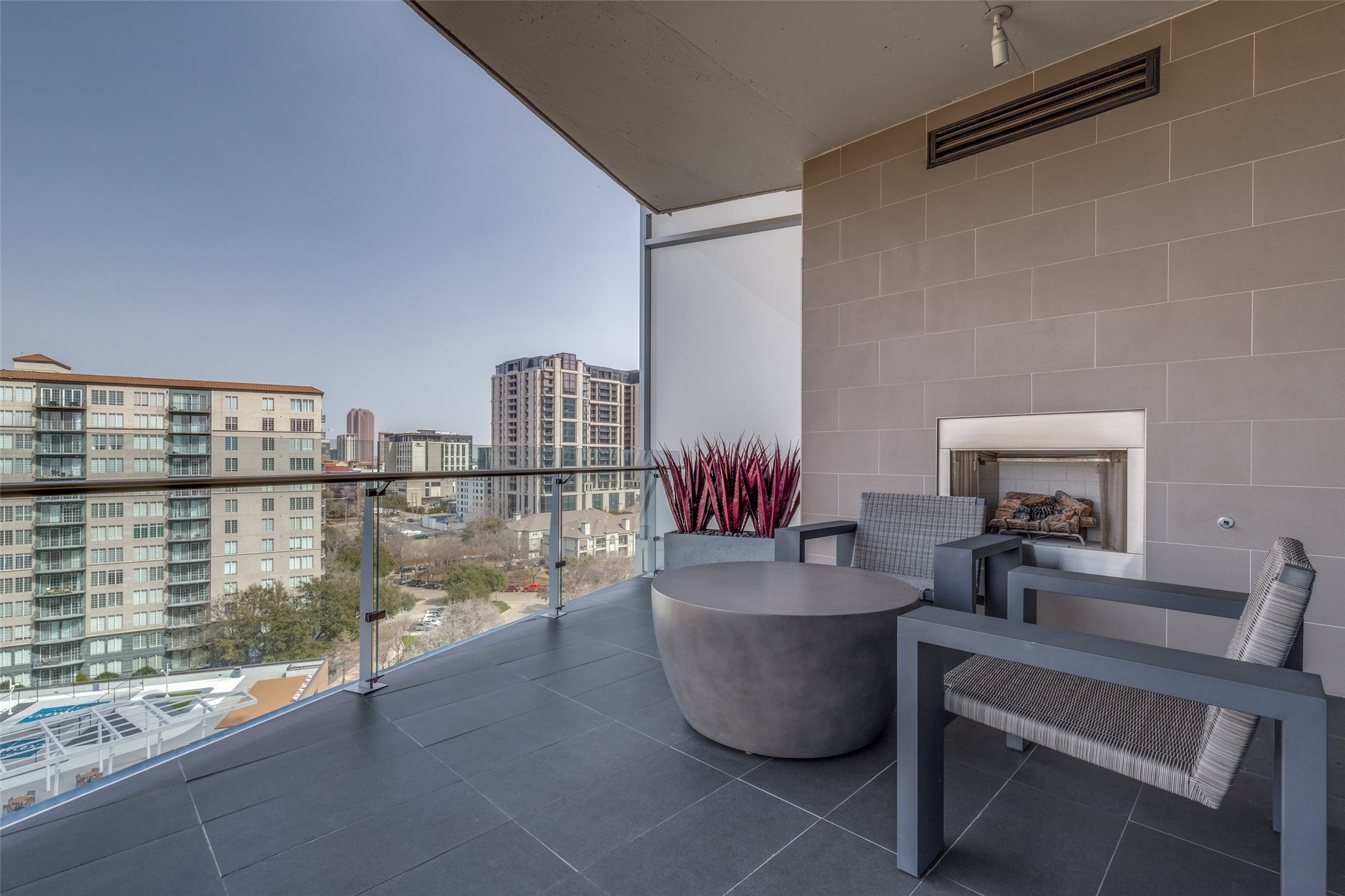 3130 N Harwood Street 1104