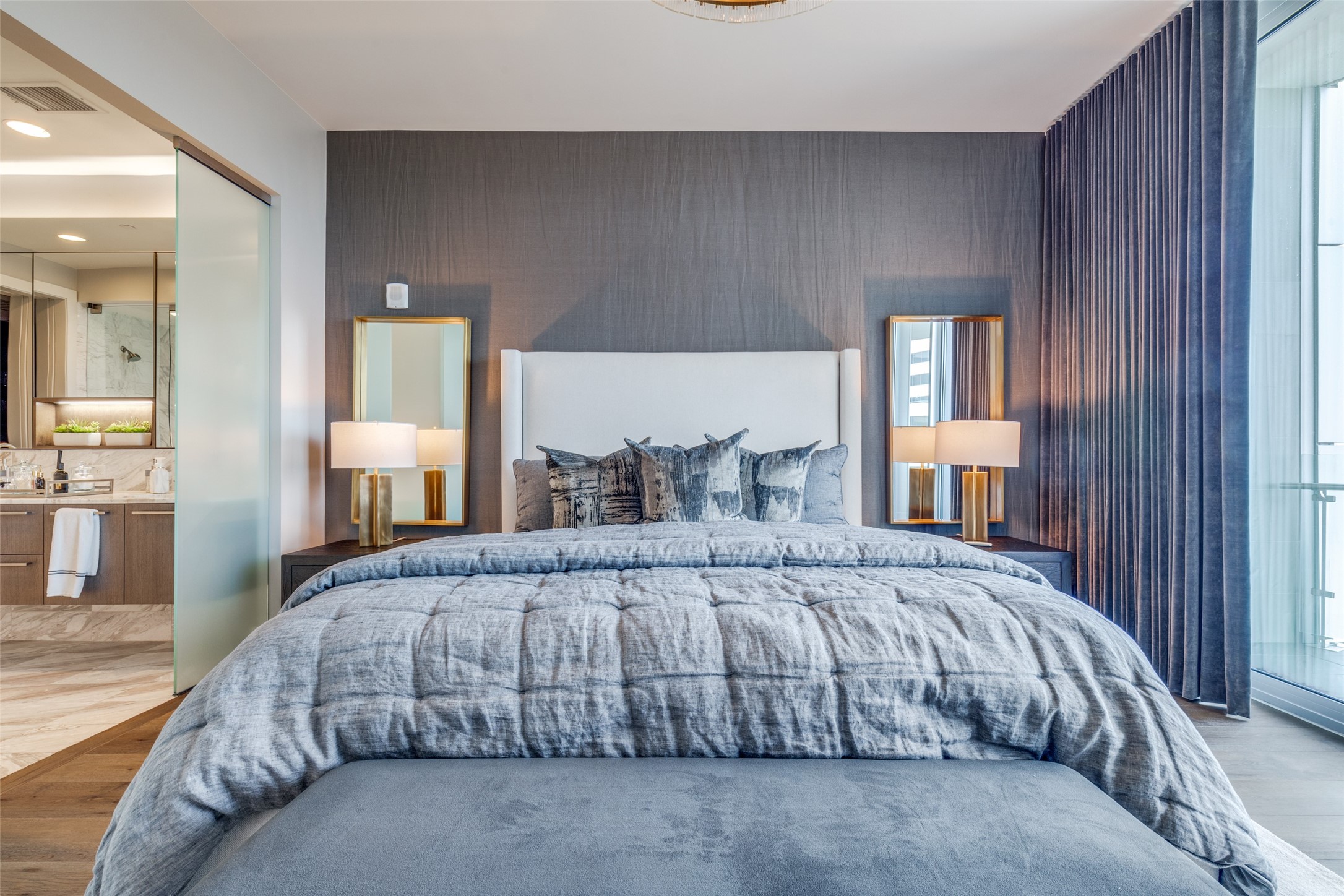 3130 N Harwood Street 1104