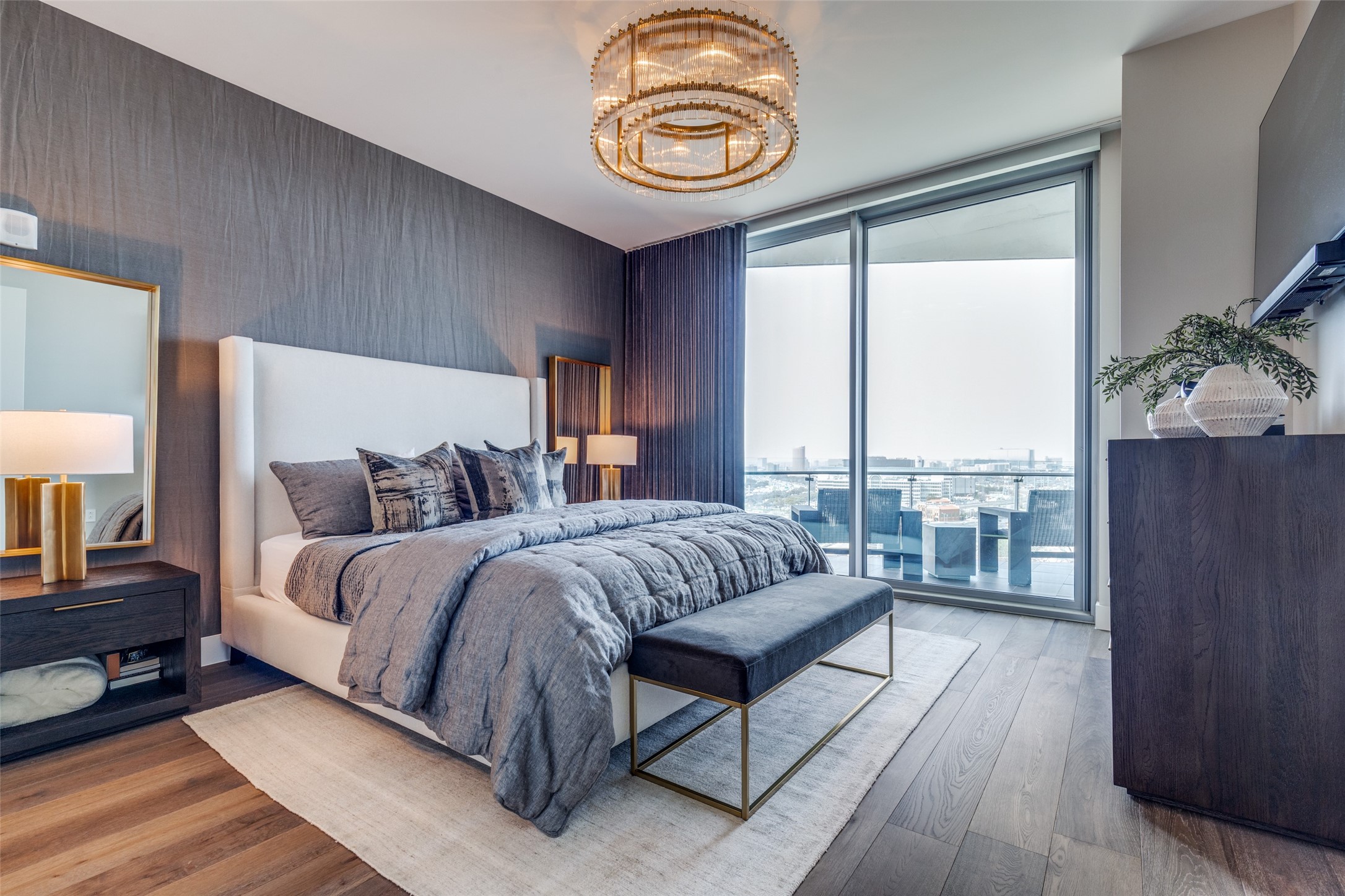 3130 N Harwood Street 1104