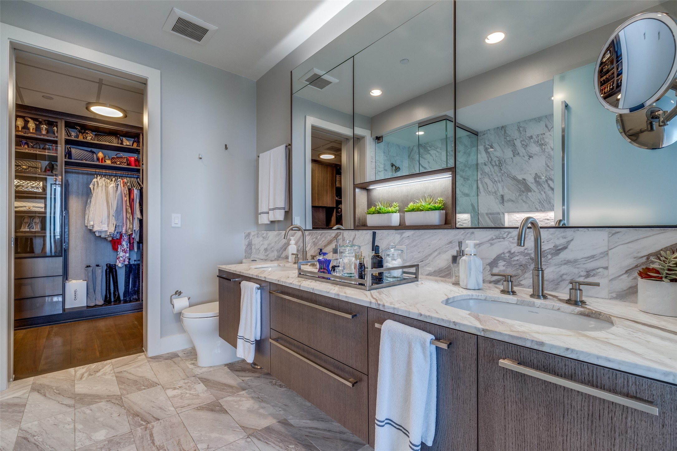 3130 N Harwood Street 1104