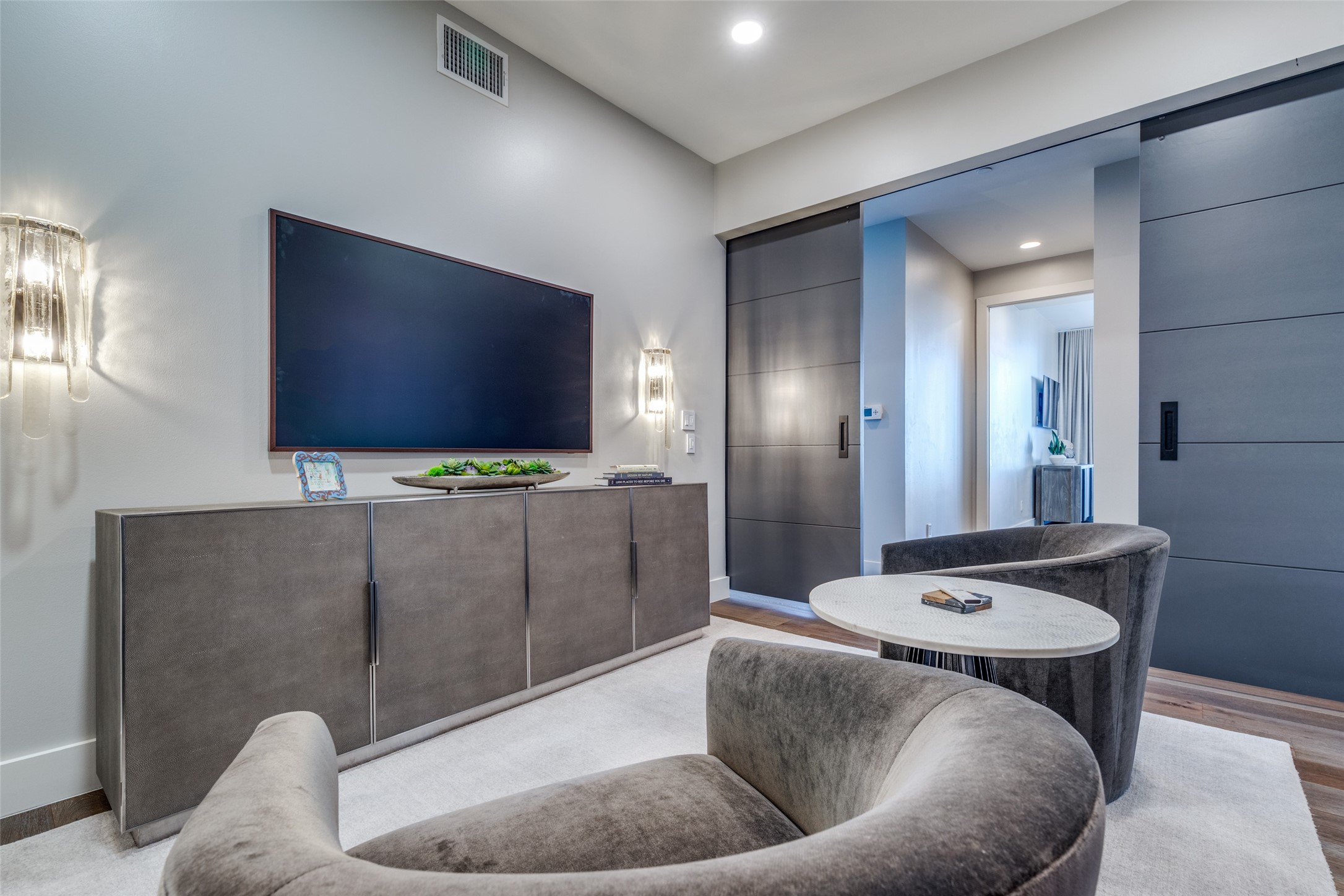 3130 N Harwood Street 1104