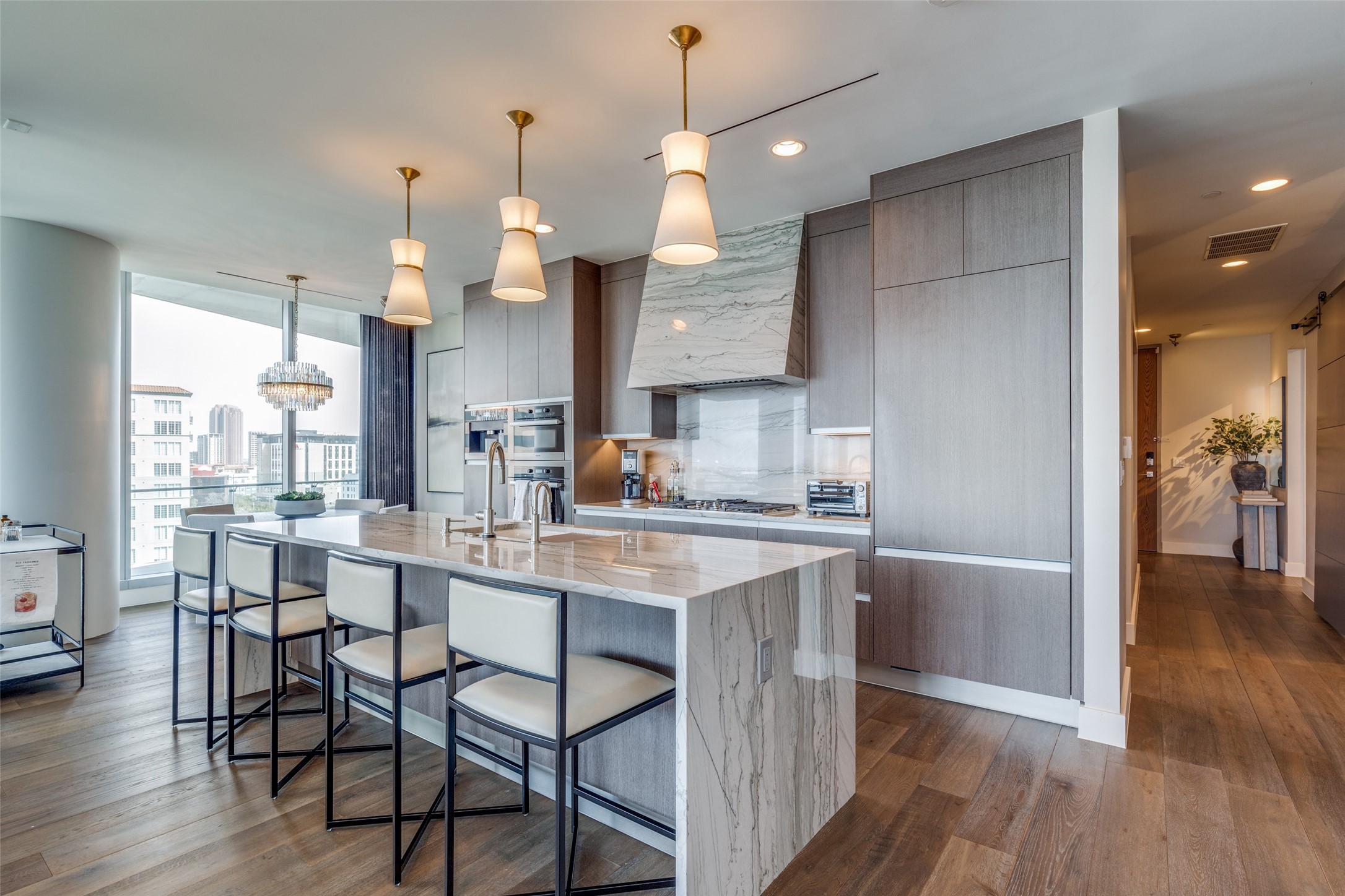 3130 N Harwood Street 1104