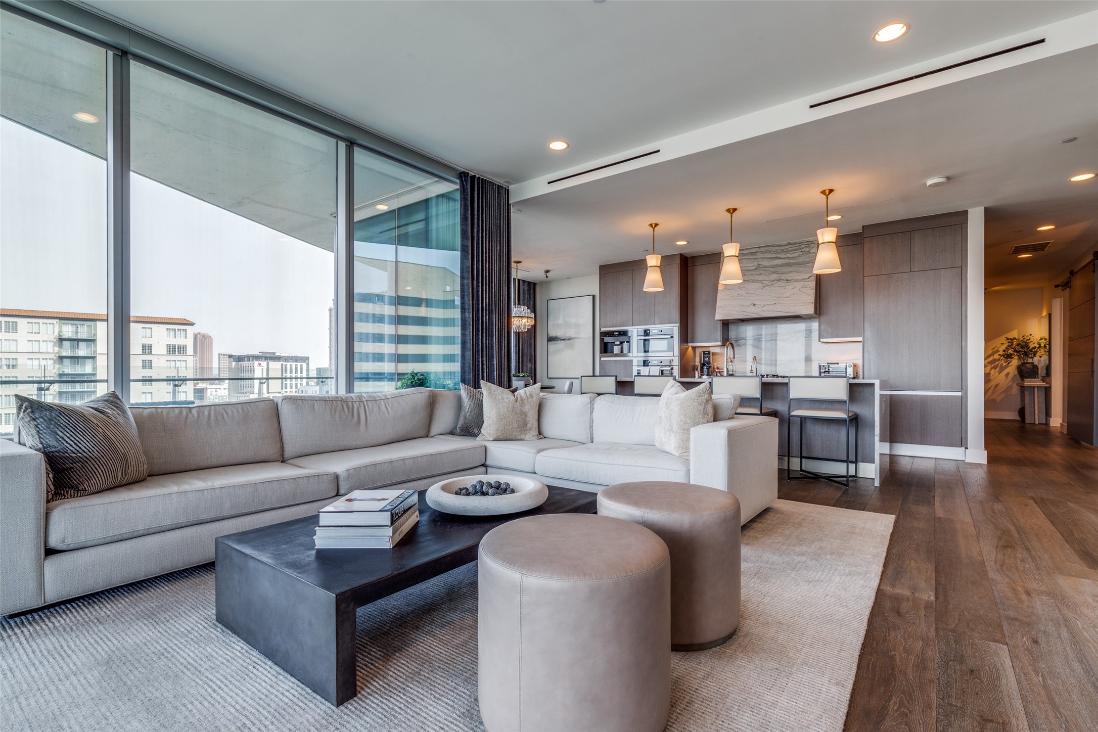 3130 N Harwood Street 1104