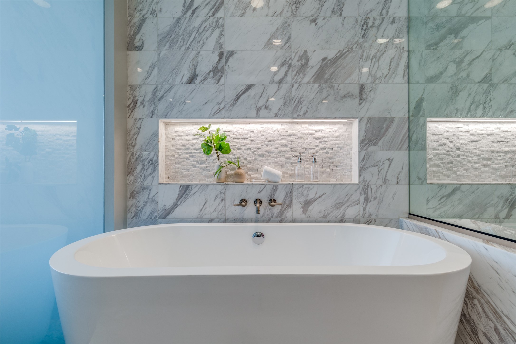 3130 N Harwood Street 1104