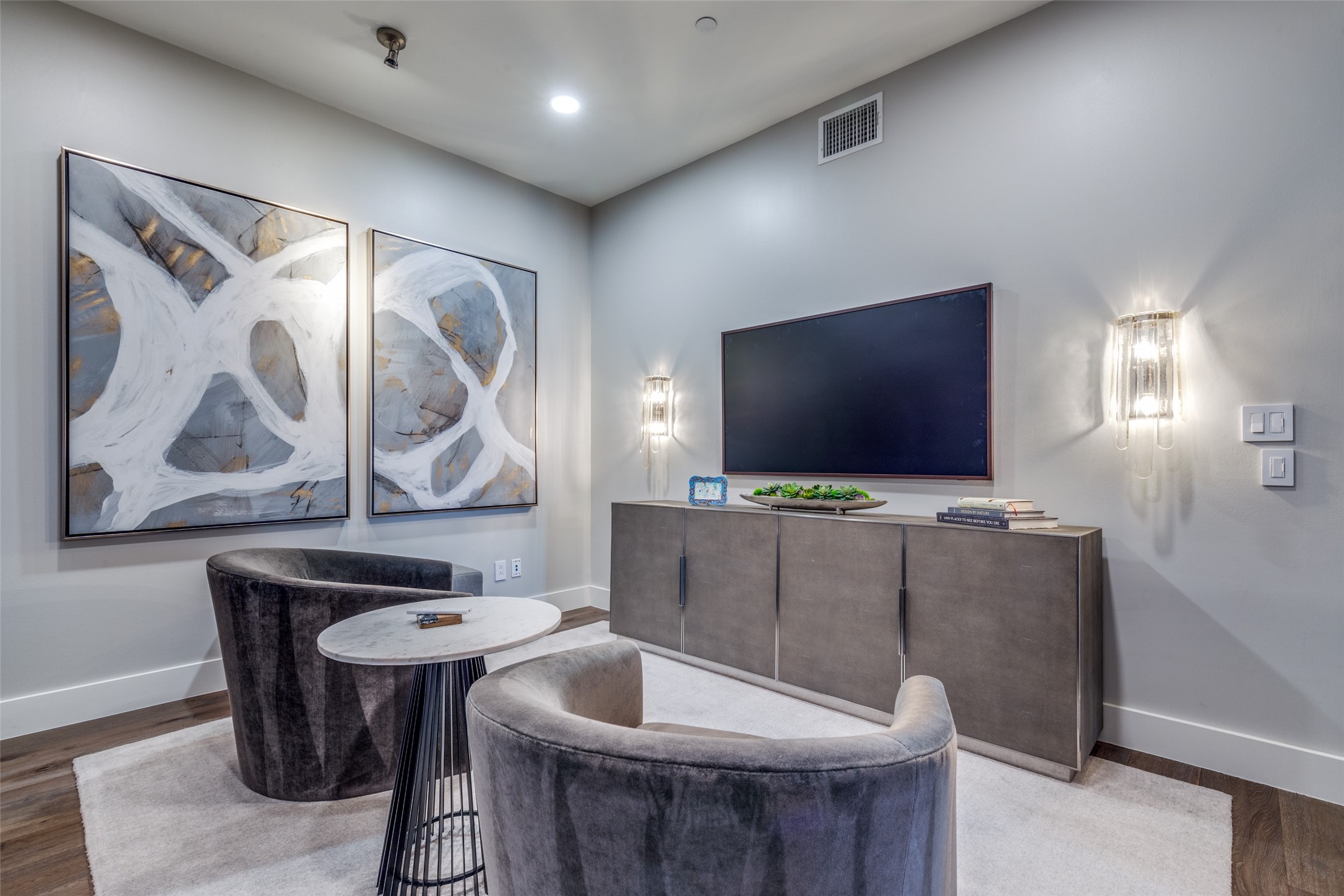 3130 N Harwood Street 1104