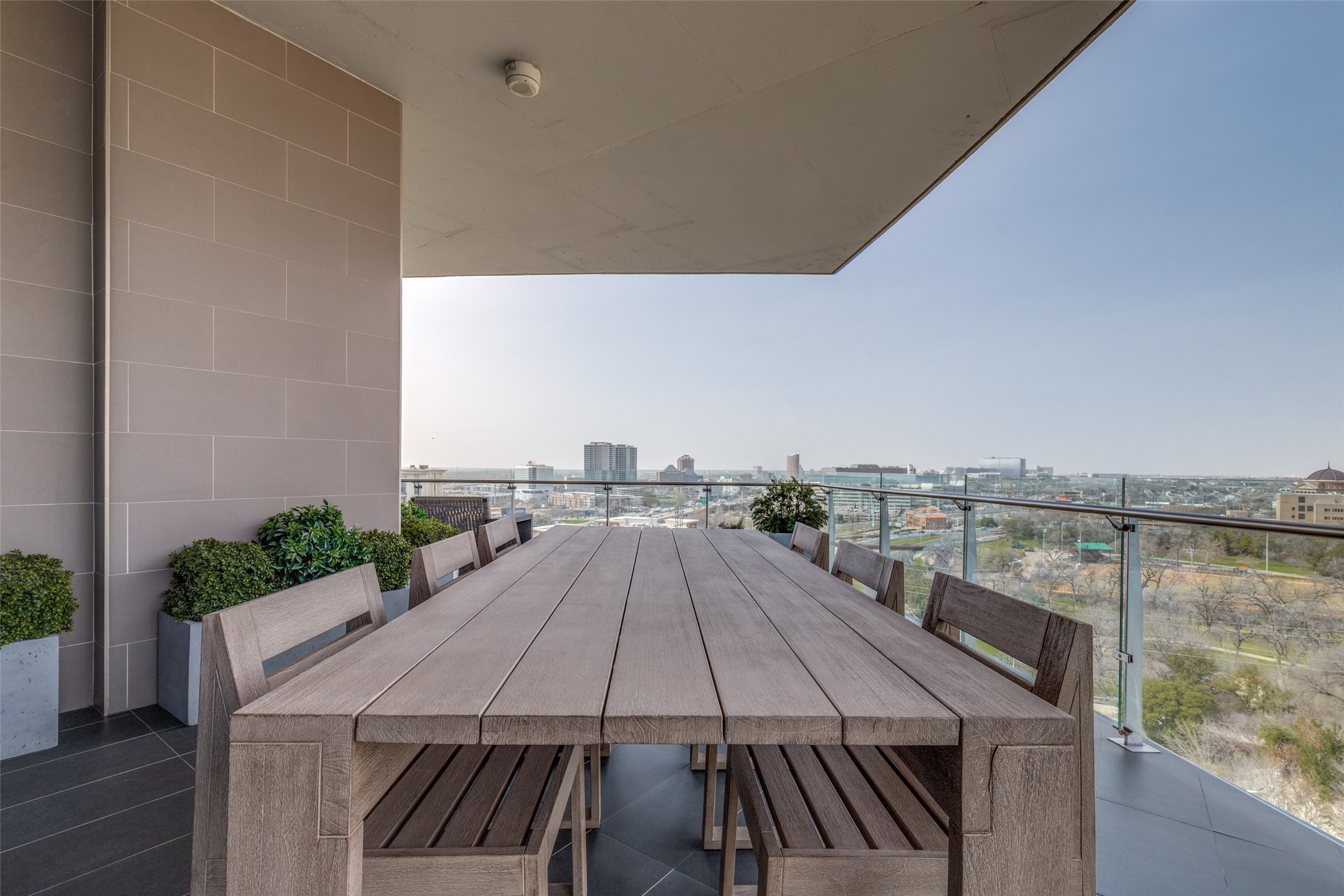 3130 N Harwood Street 1104