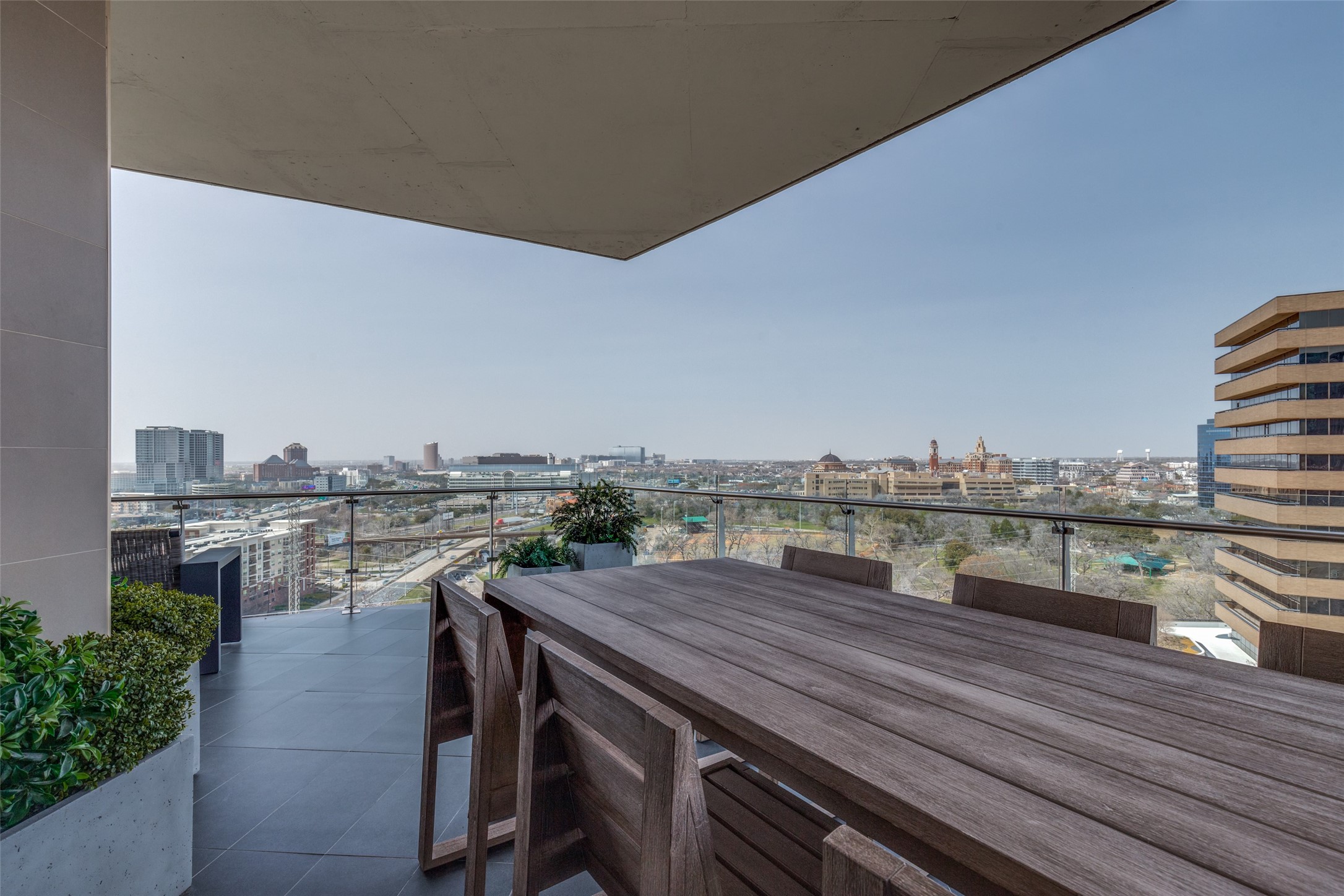 3130 N Harwood Street 1104