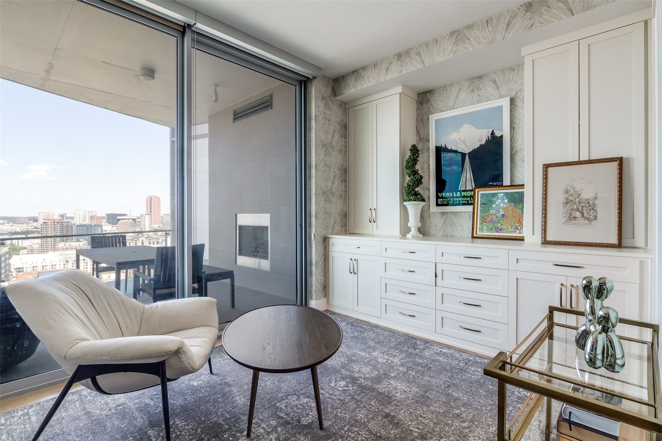 3130 N Harwood Street 2304