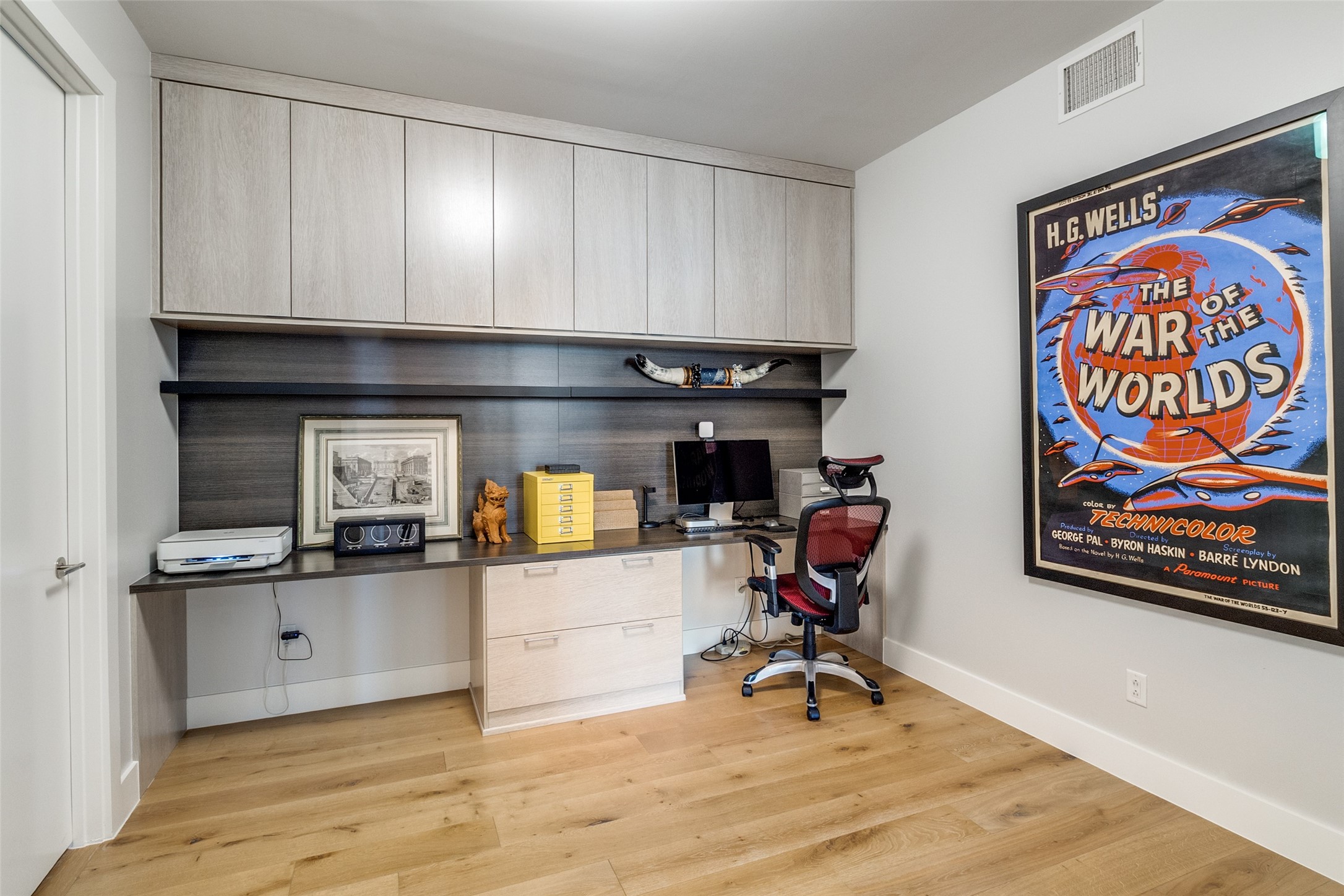 3130 N Harwood Street 2304