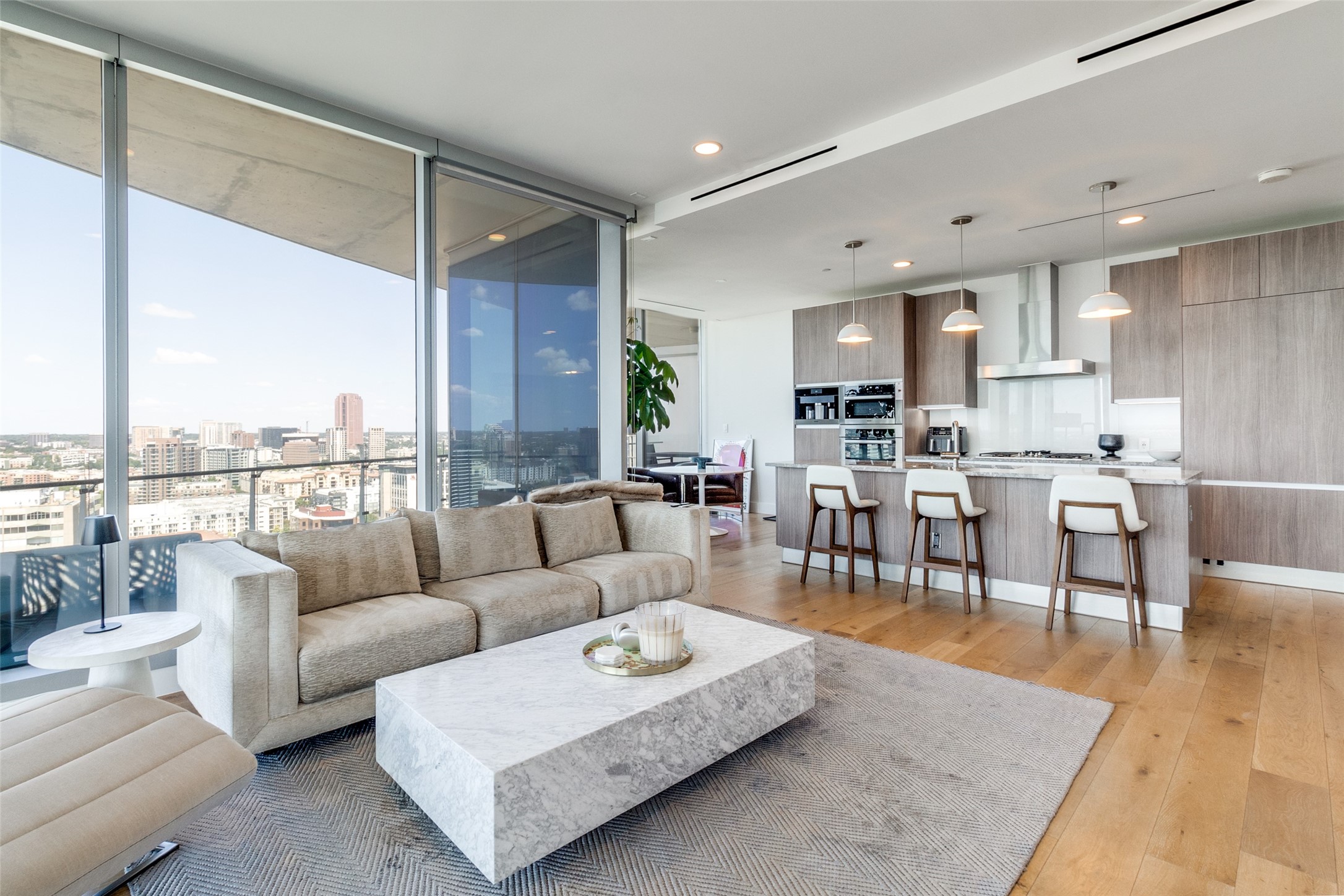 3130 N Harwood Street 2304