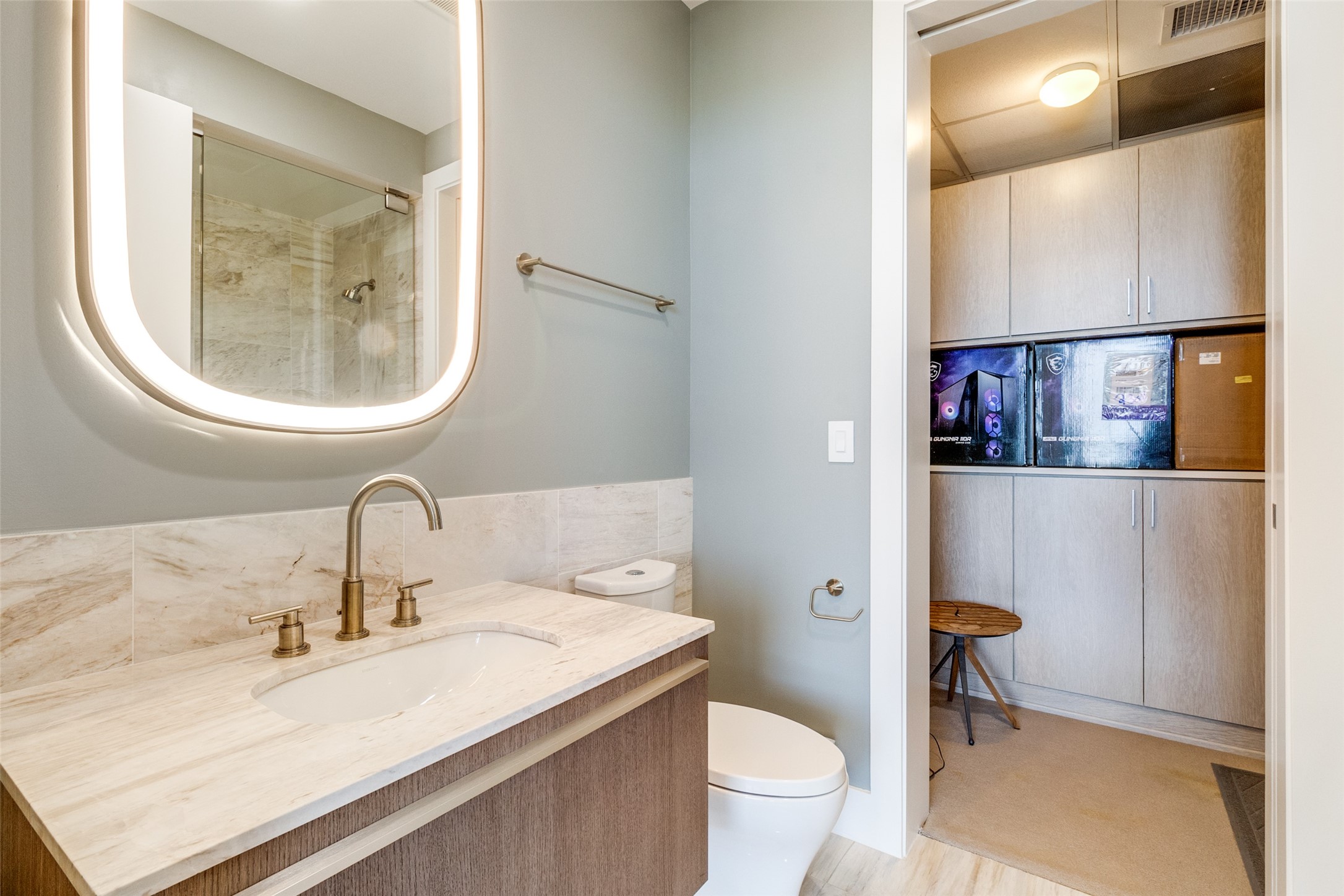 3130 N Harwood Street 2304