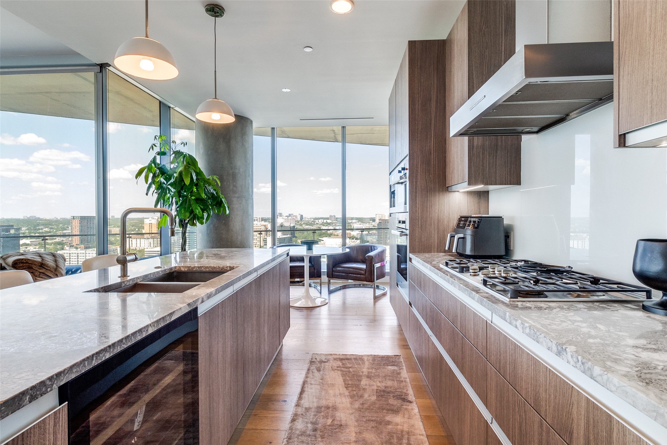 3130 N Harwood Street 2304