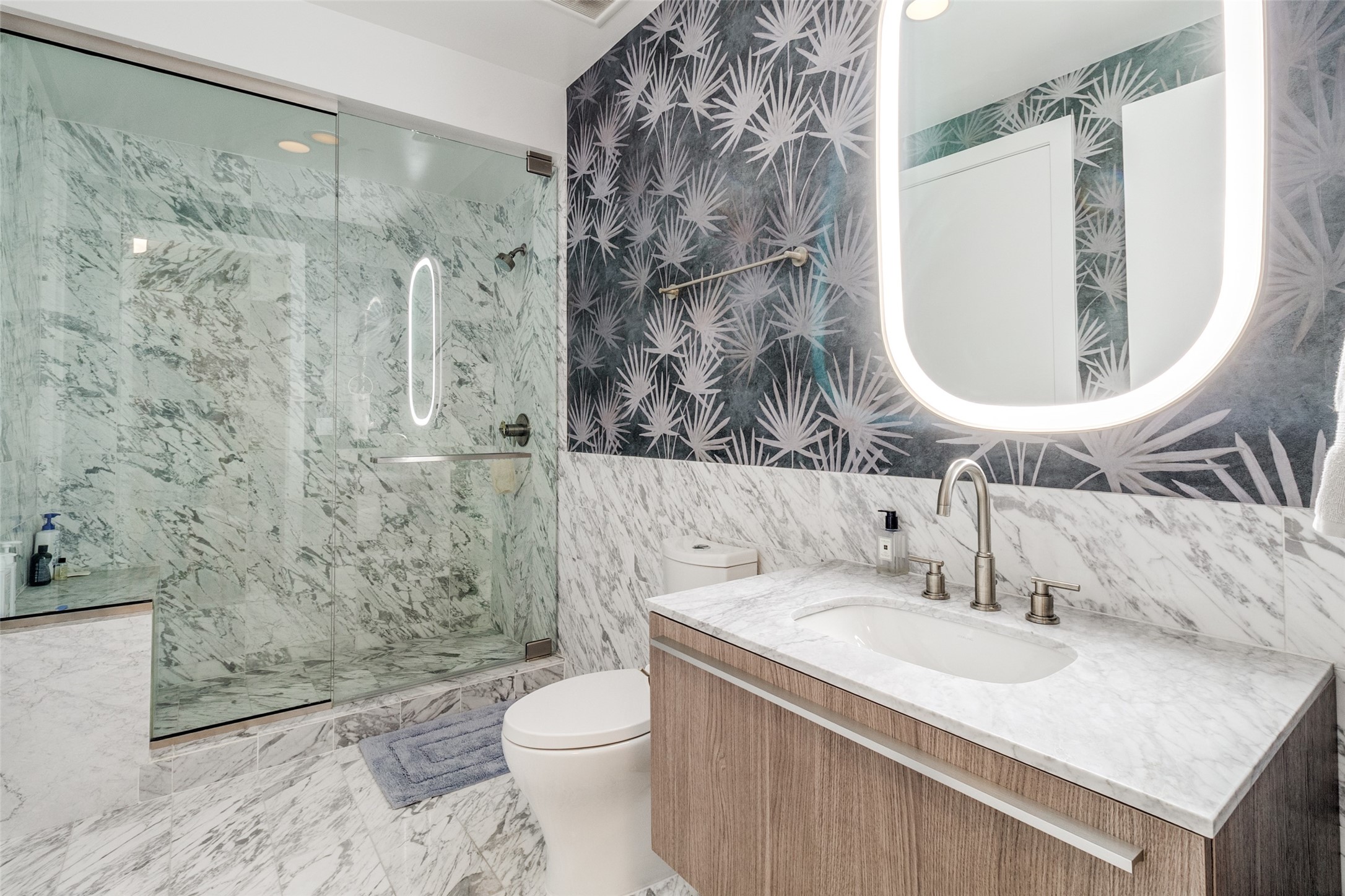 3130 N Harwood Street 2304