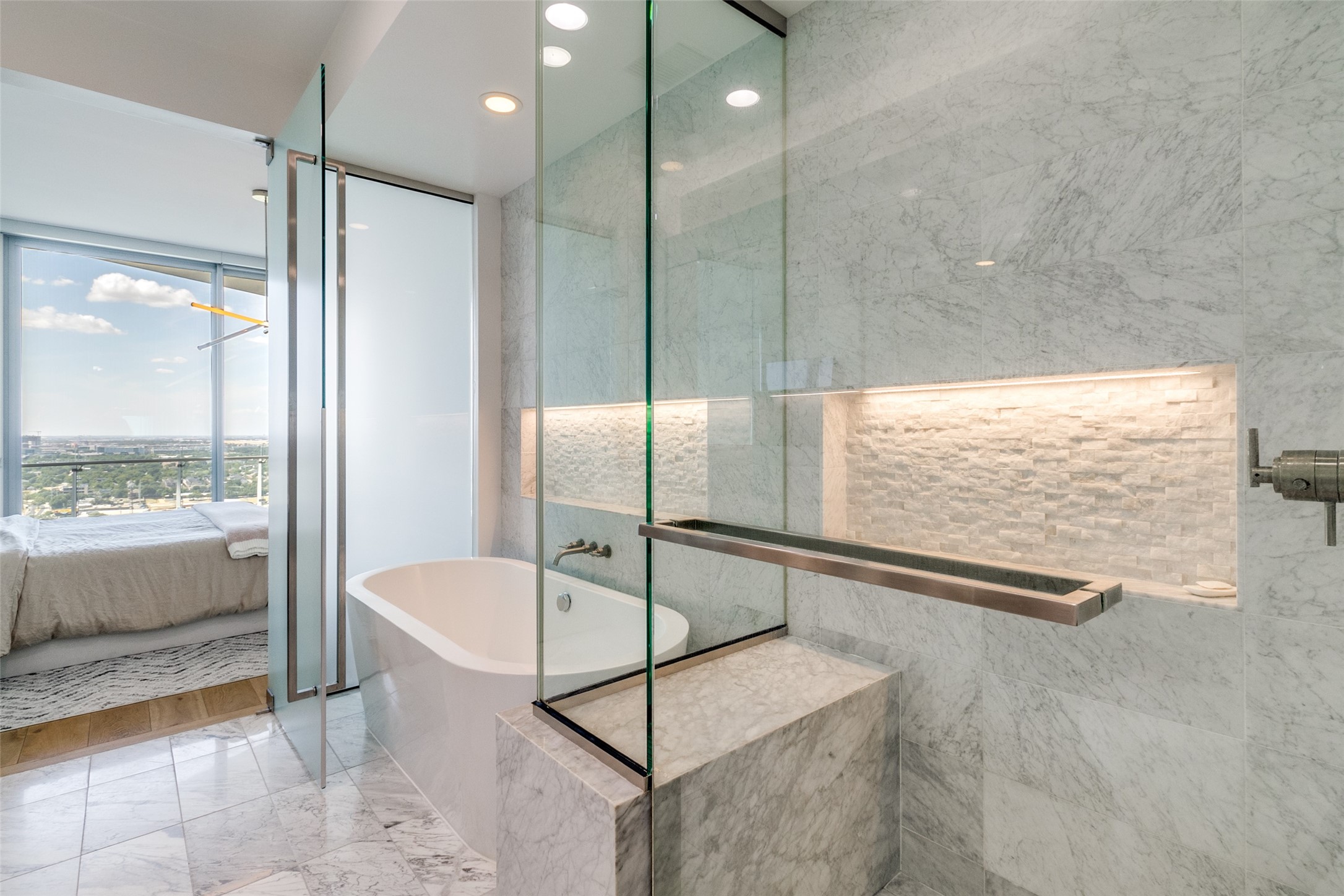 3130 N Harwood Street 2304