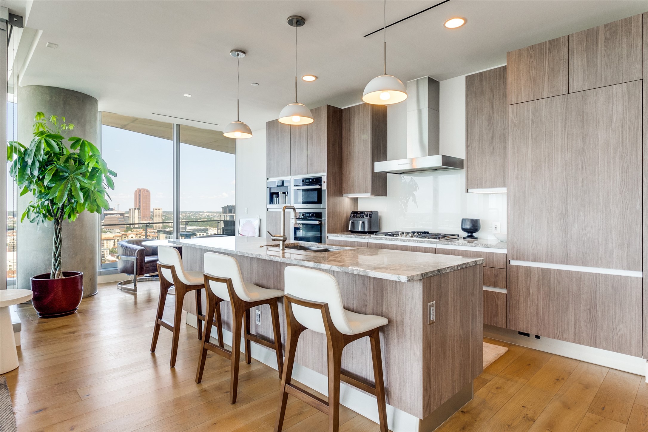 3130 N Harwood Street 2304