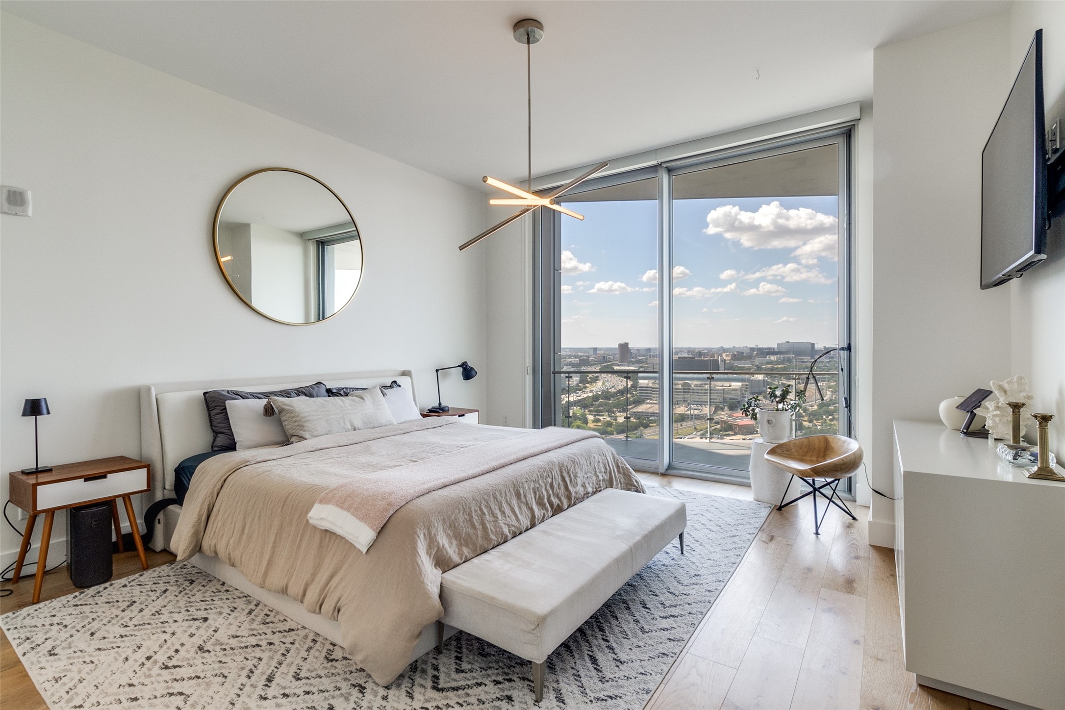 3130 N Harwood Street 2304