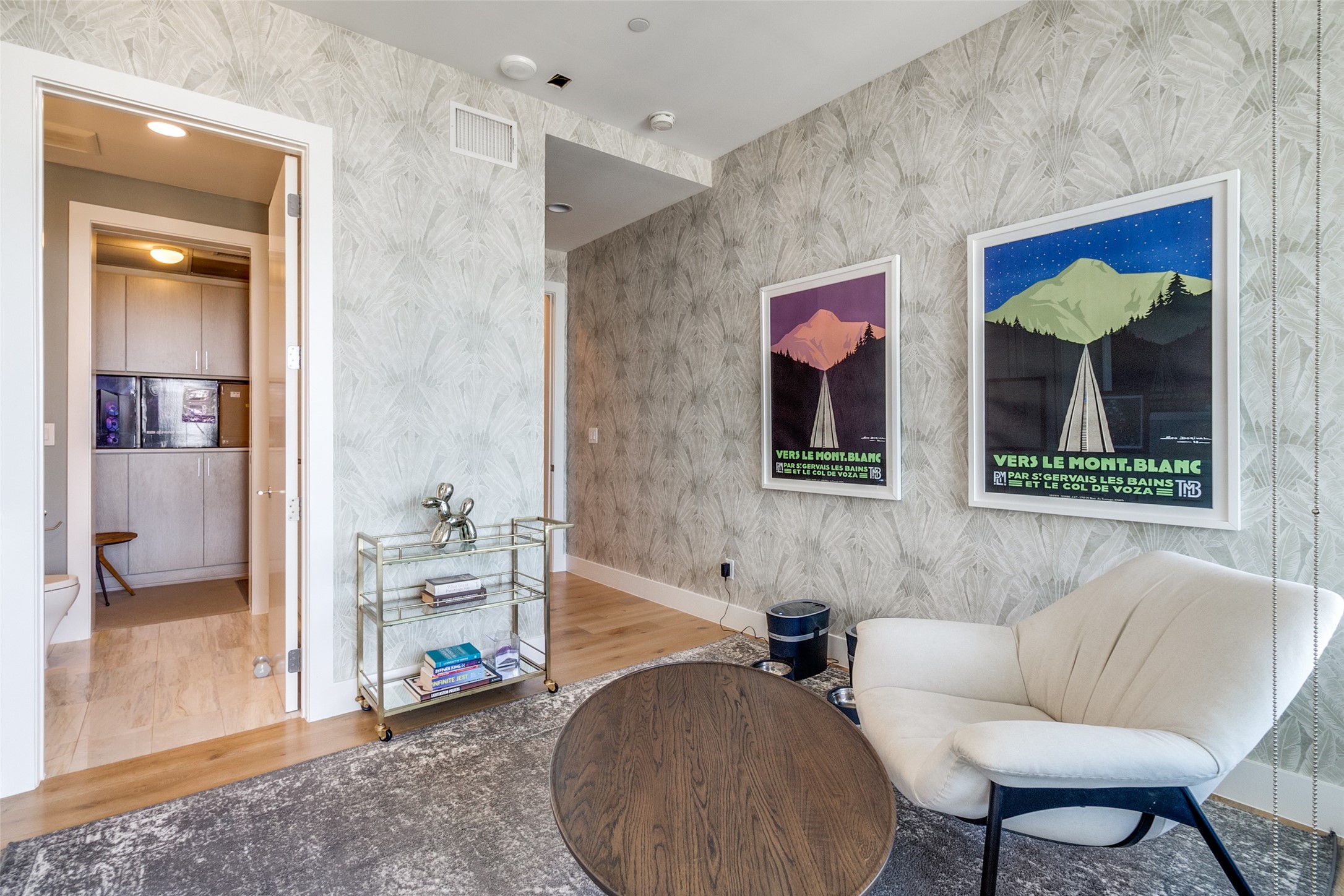 3130 N Harwood Street 2304