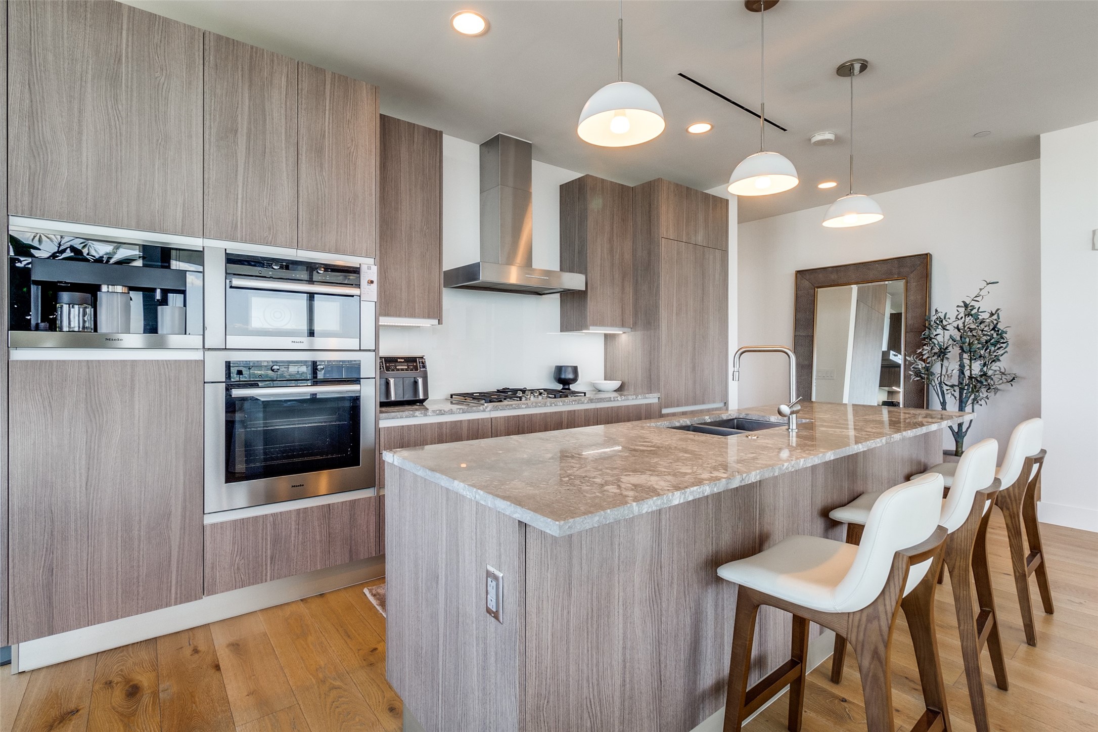 3130 N Harwood Street 2304