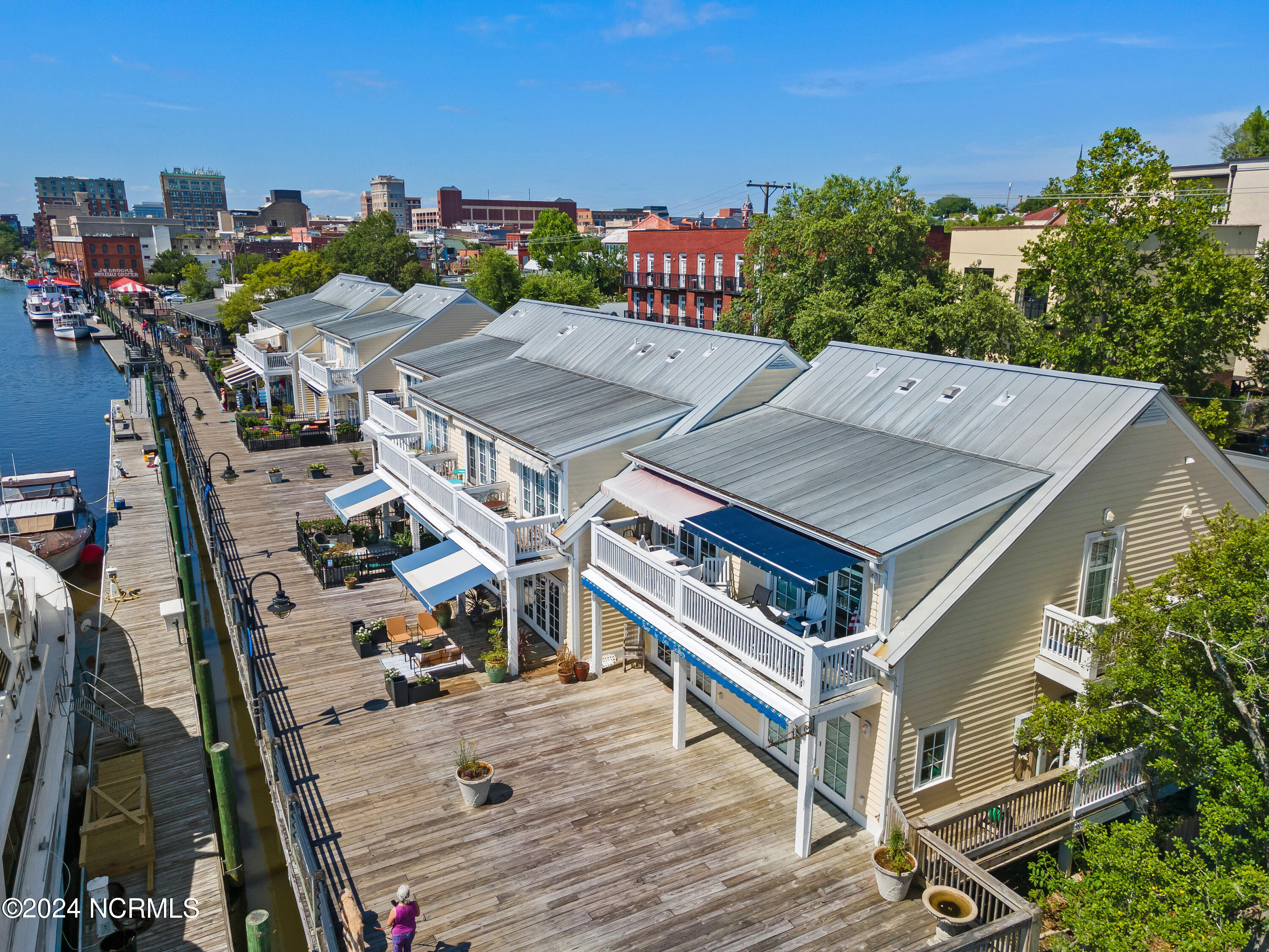 212 S Water Street, 2-M