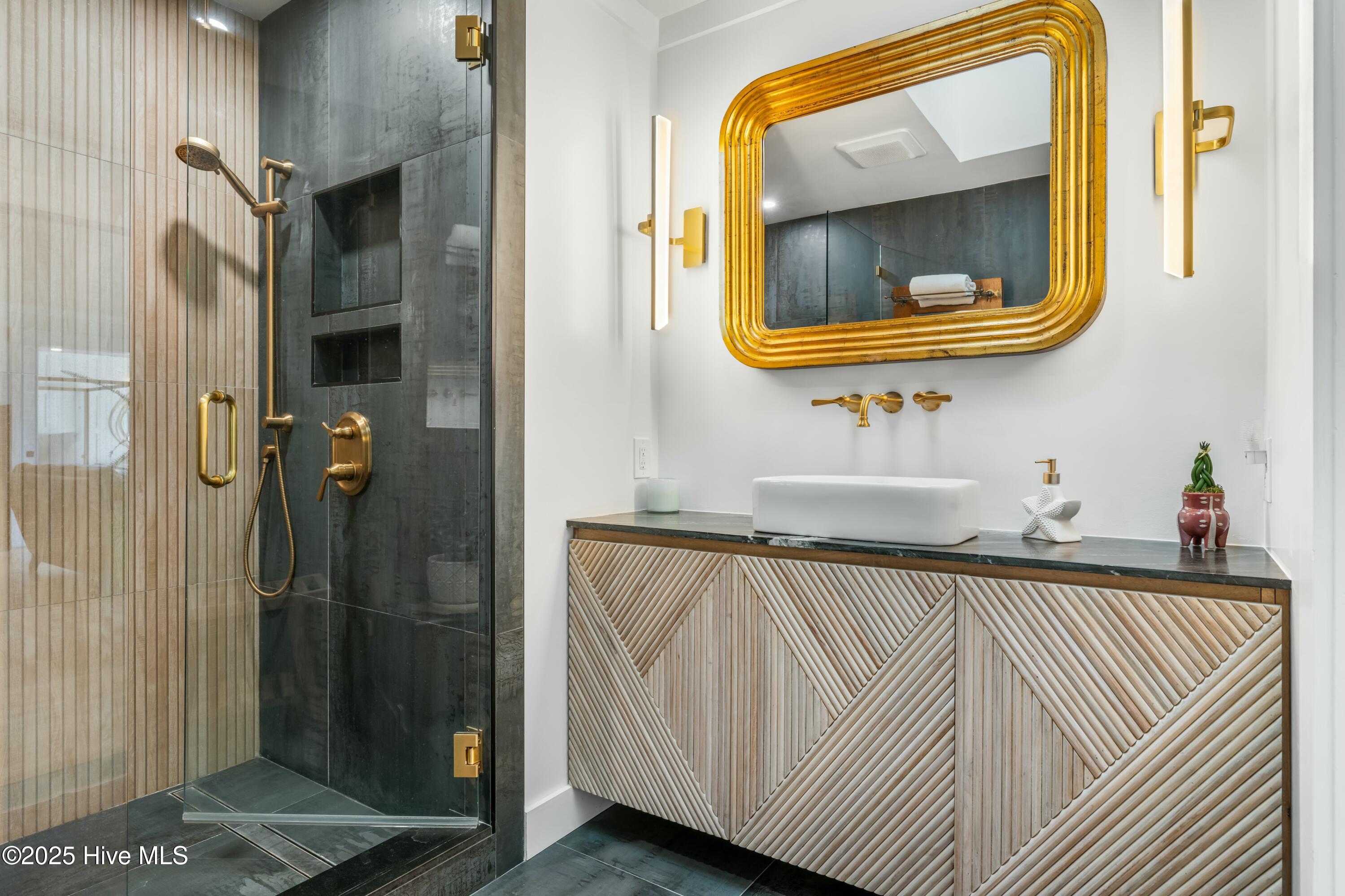 1016 Fort Fisher Boulevard S