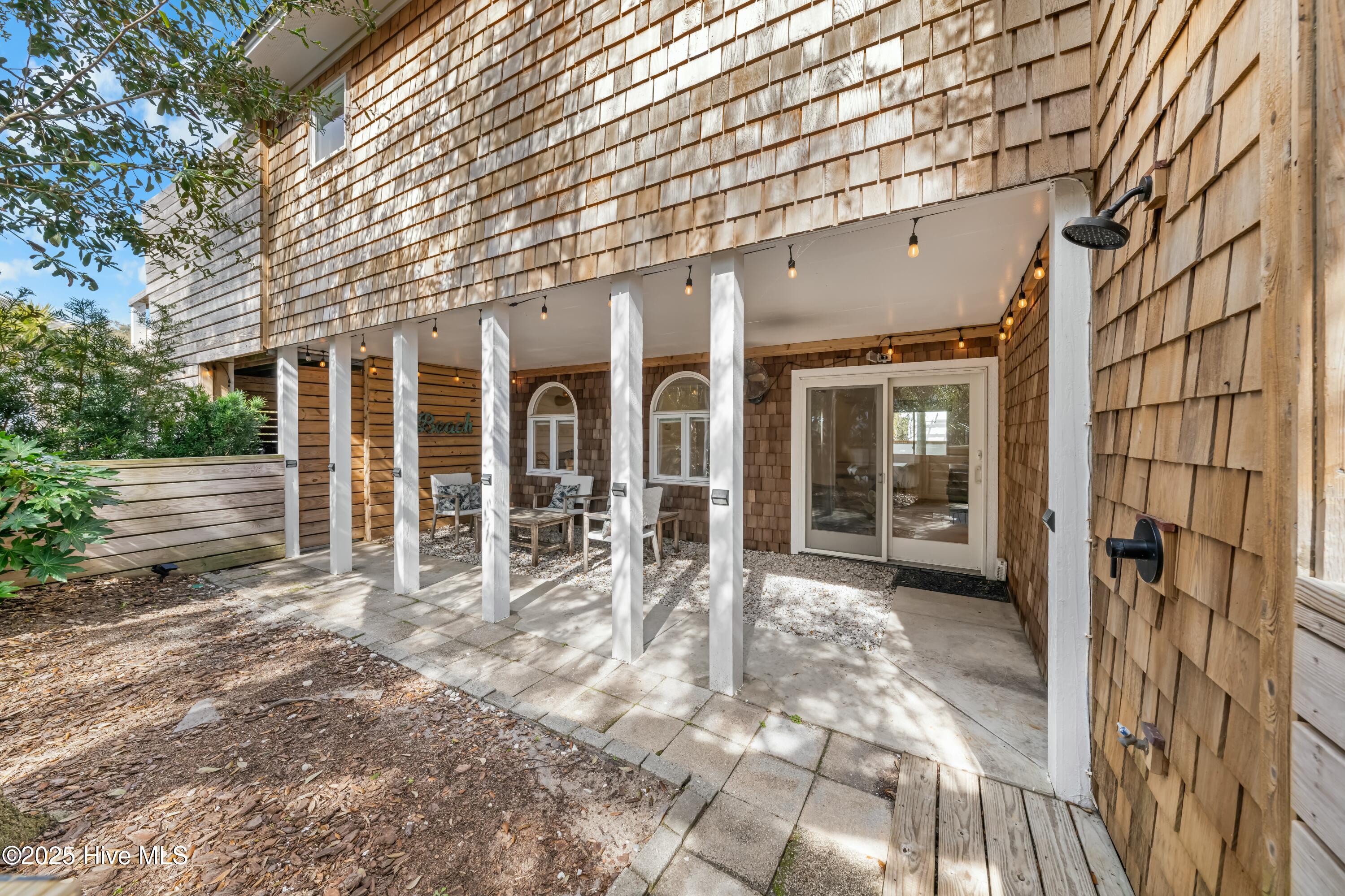 1016 Fort Fisher Boulevard S