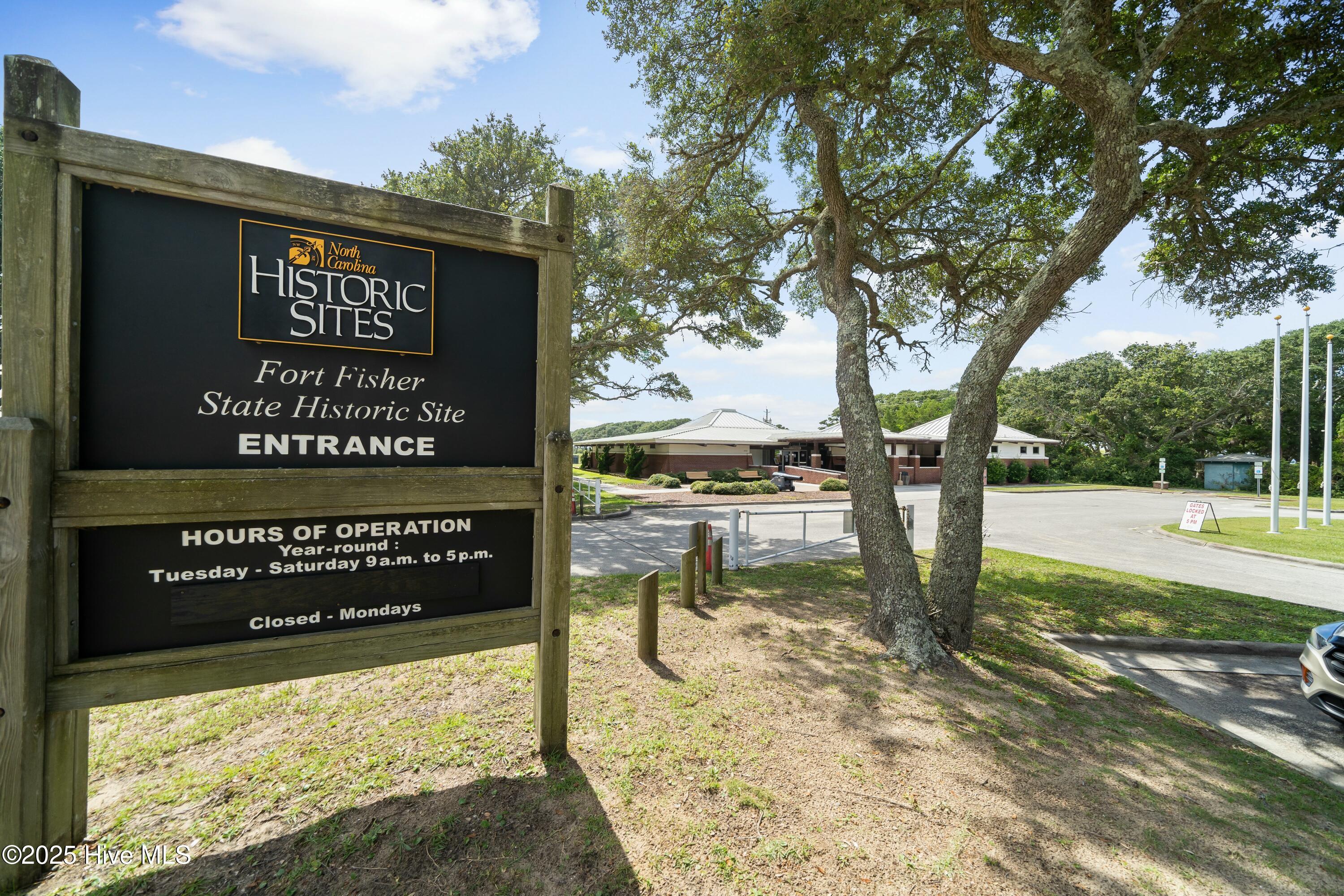 1016 Fort Fisher Boulevard S