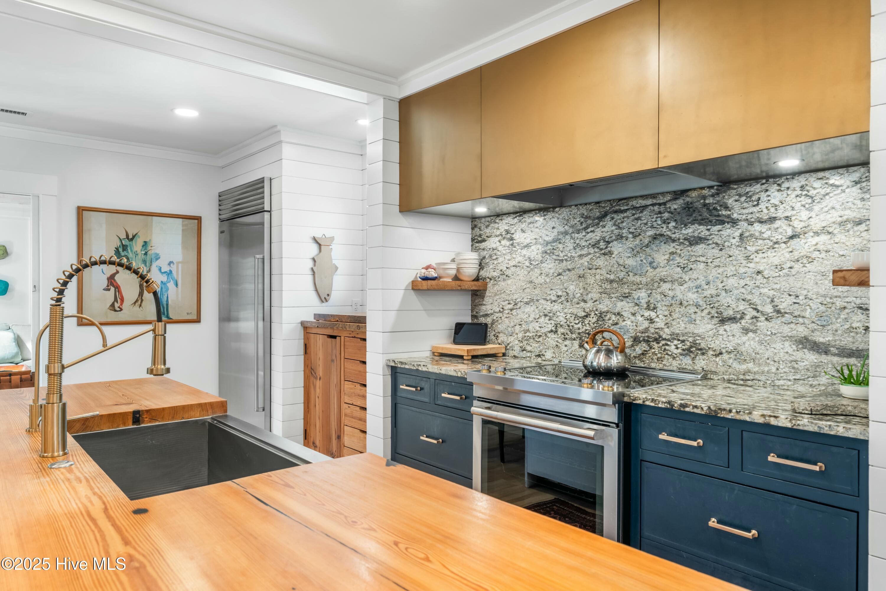 1016 Fort Fisher Boulevard S