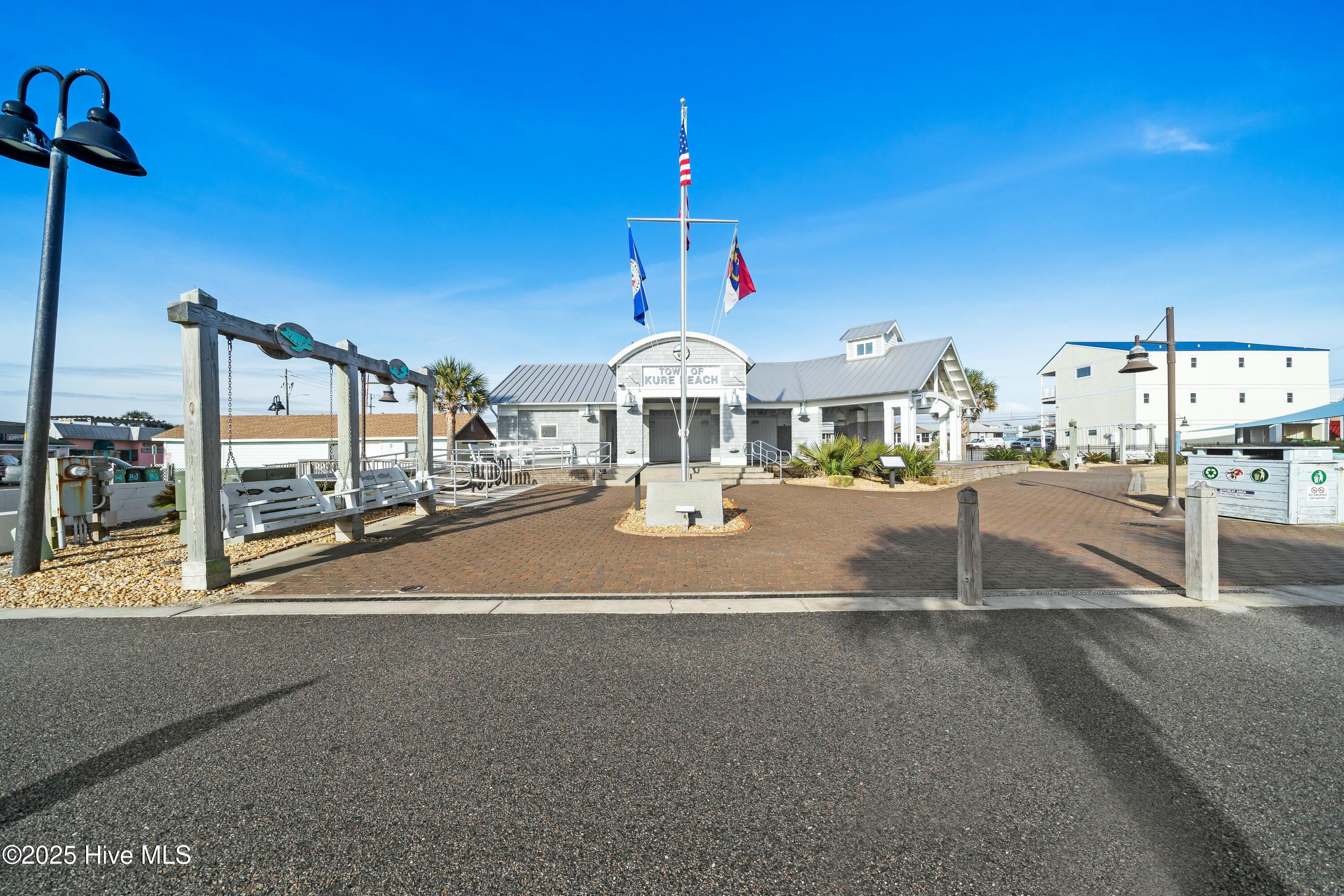 1016 Fort Fisher Boulevard S