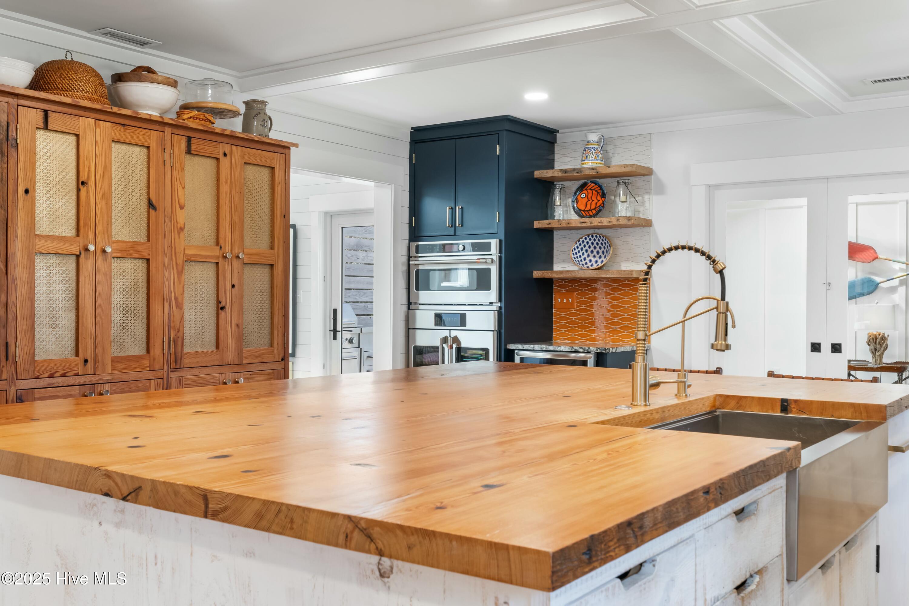 1016 Fort Fisher Boulevard S