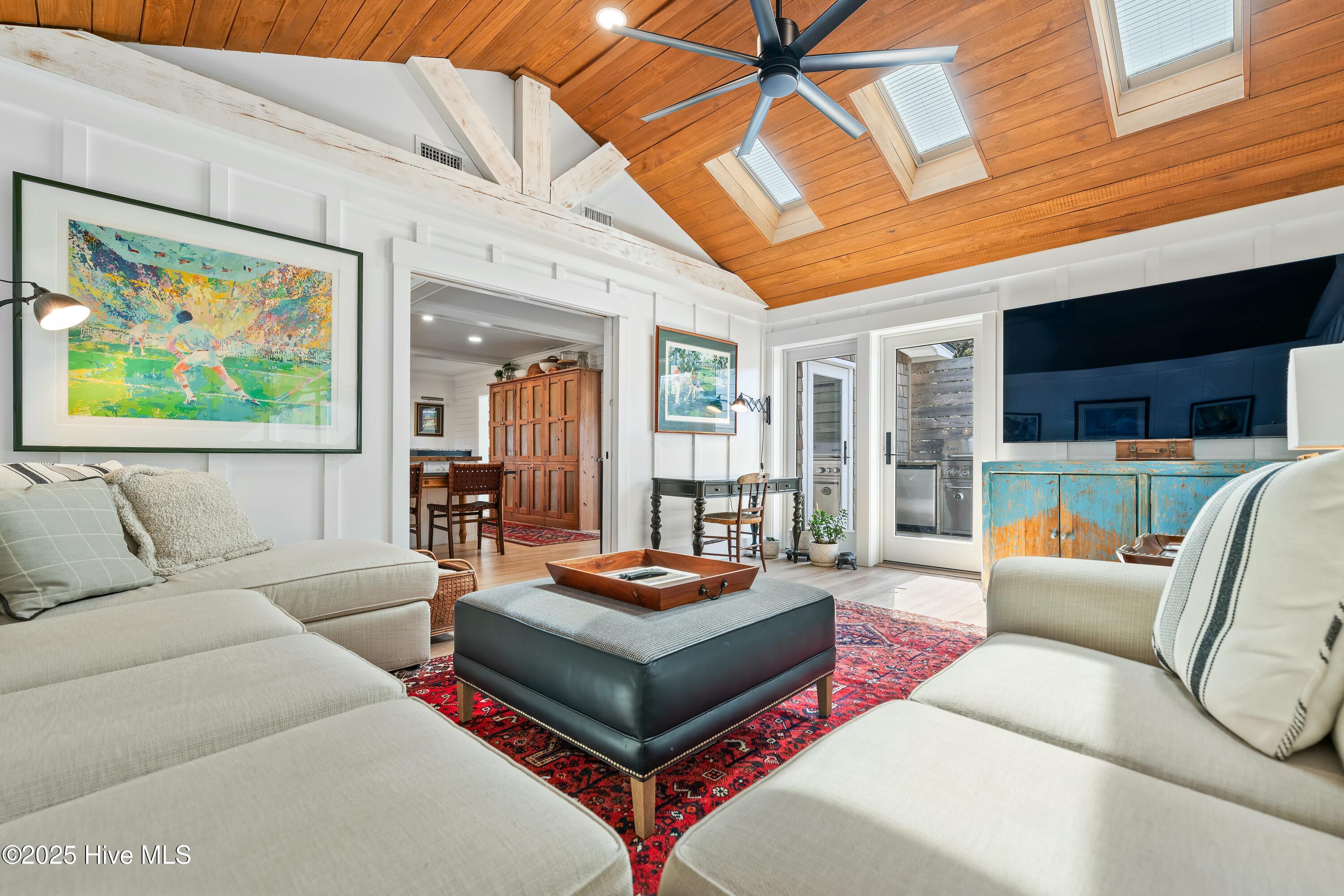 1016 Fort Fisher Boulevard S