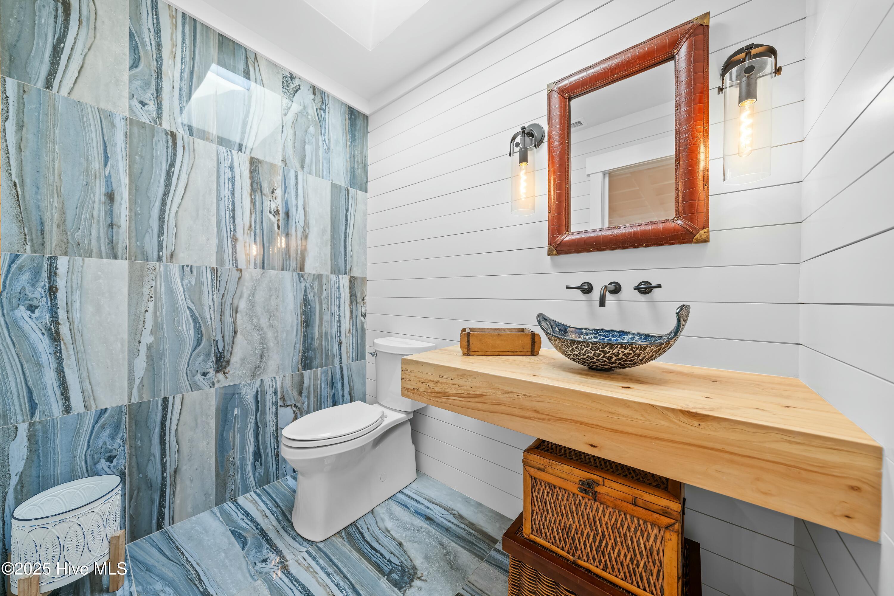 1016 Fort Fisher Boulevard S