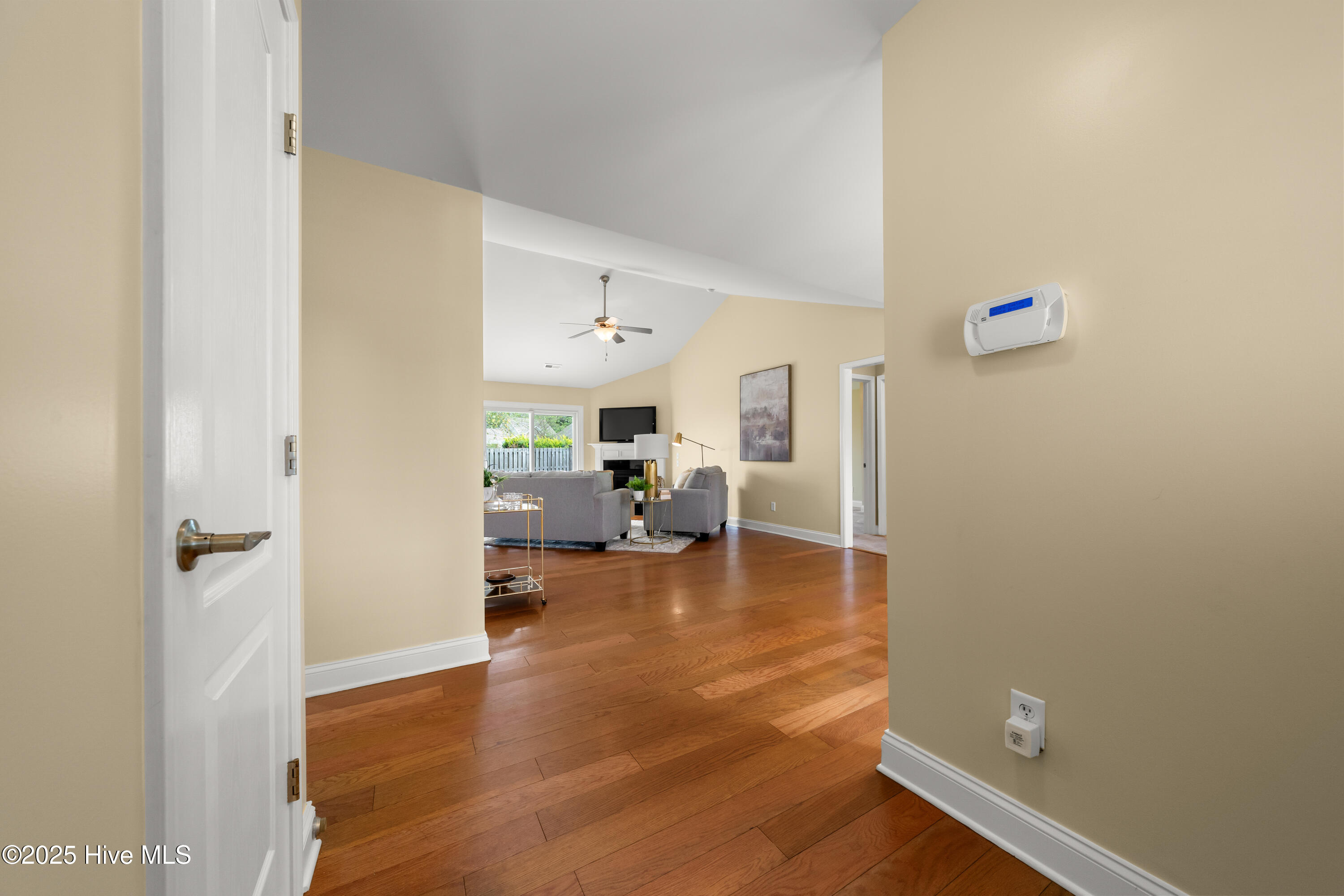 5015 Trumpet Vine Way