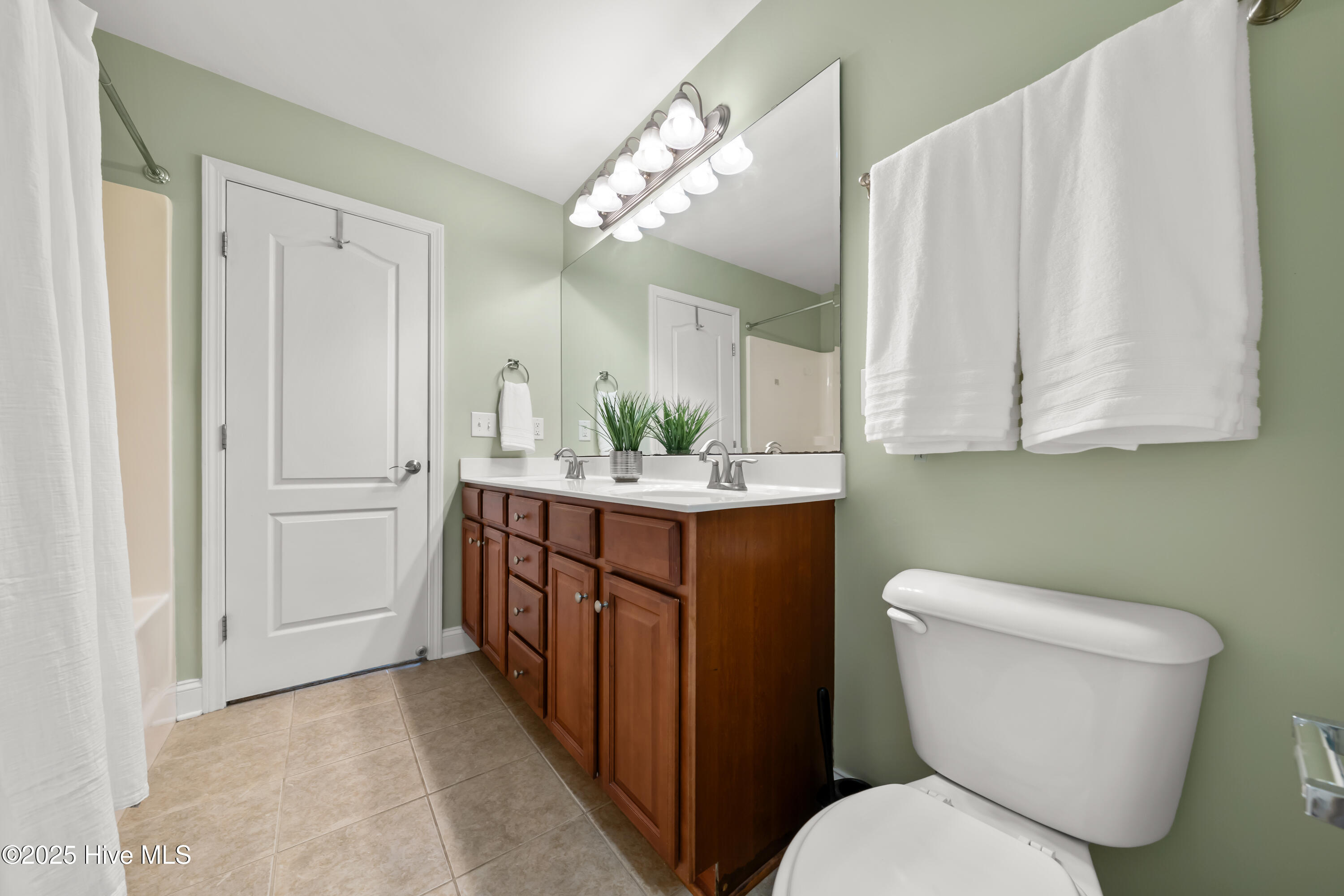 5015 Trumpet Vine Way