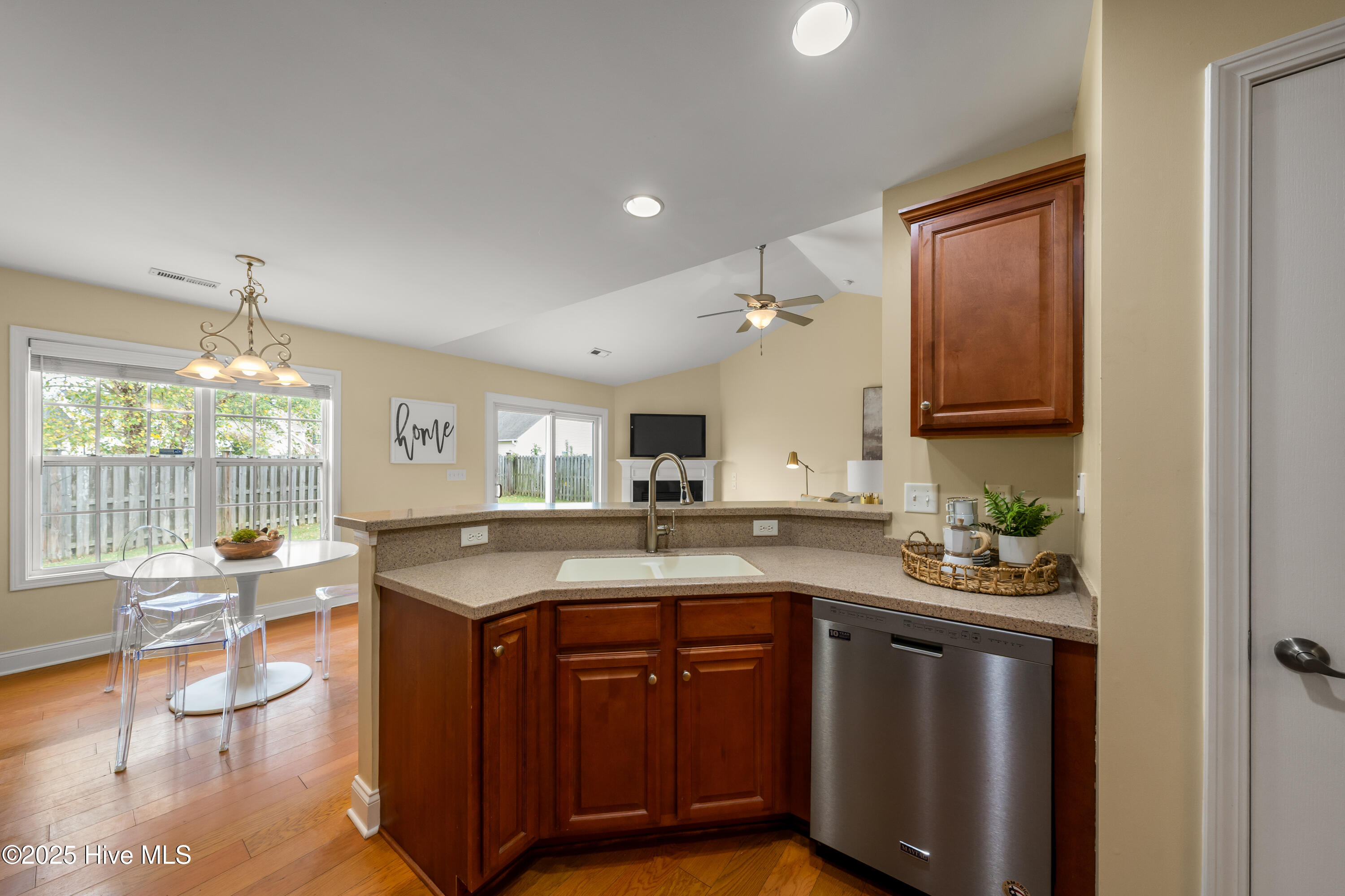 5015 Trumpet Vine Way