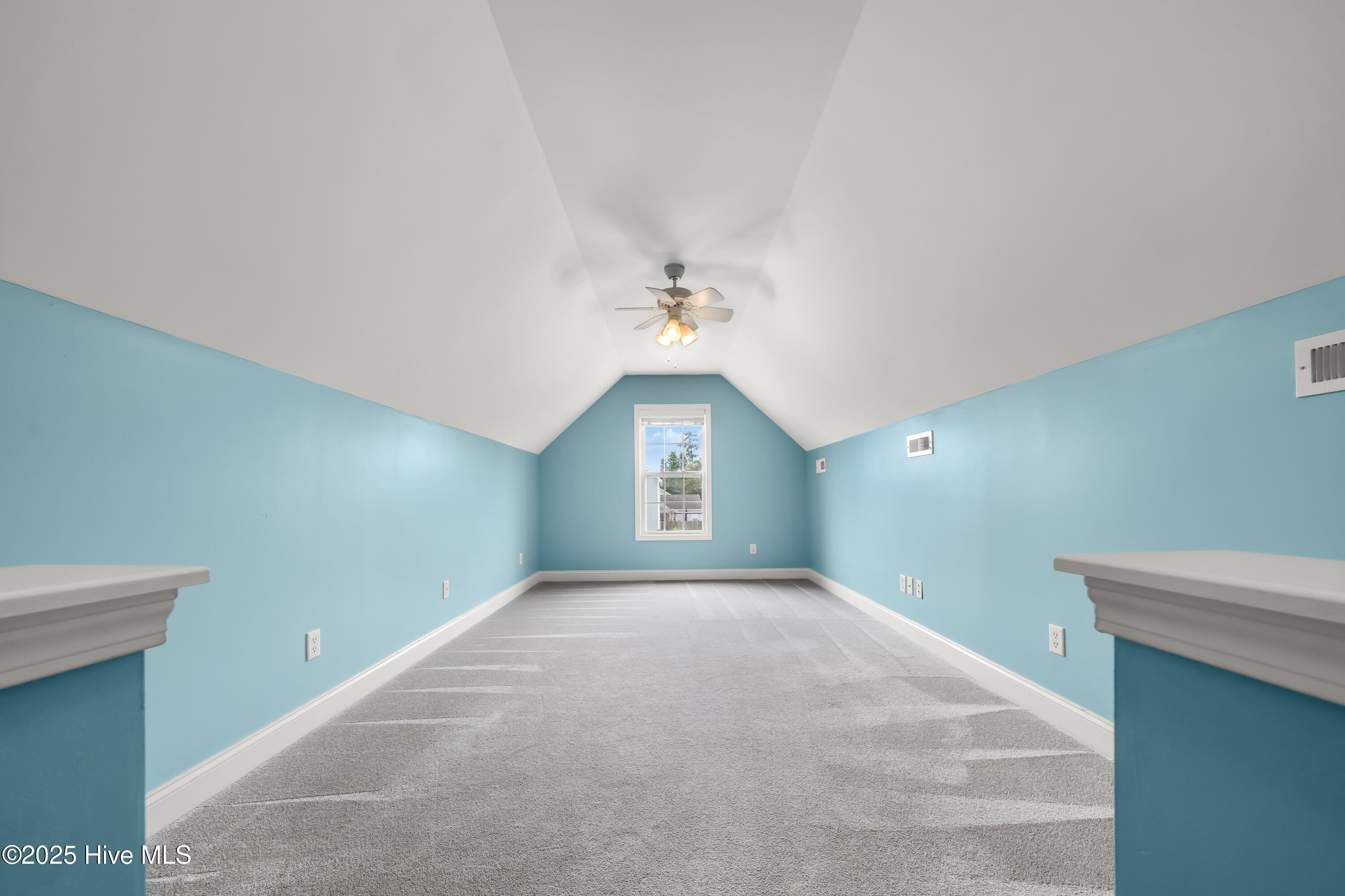 5015 Trumpet Vine Way