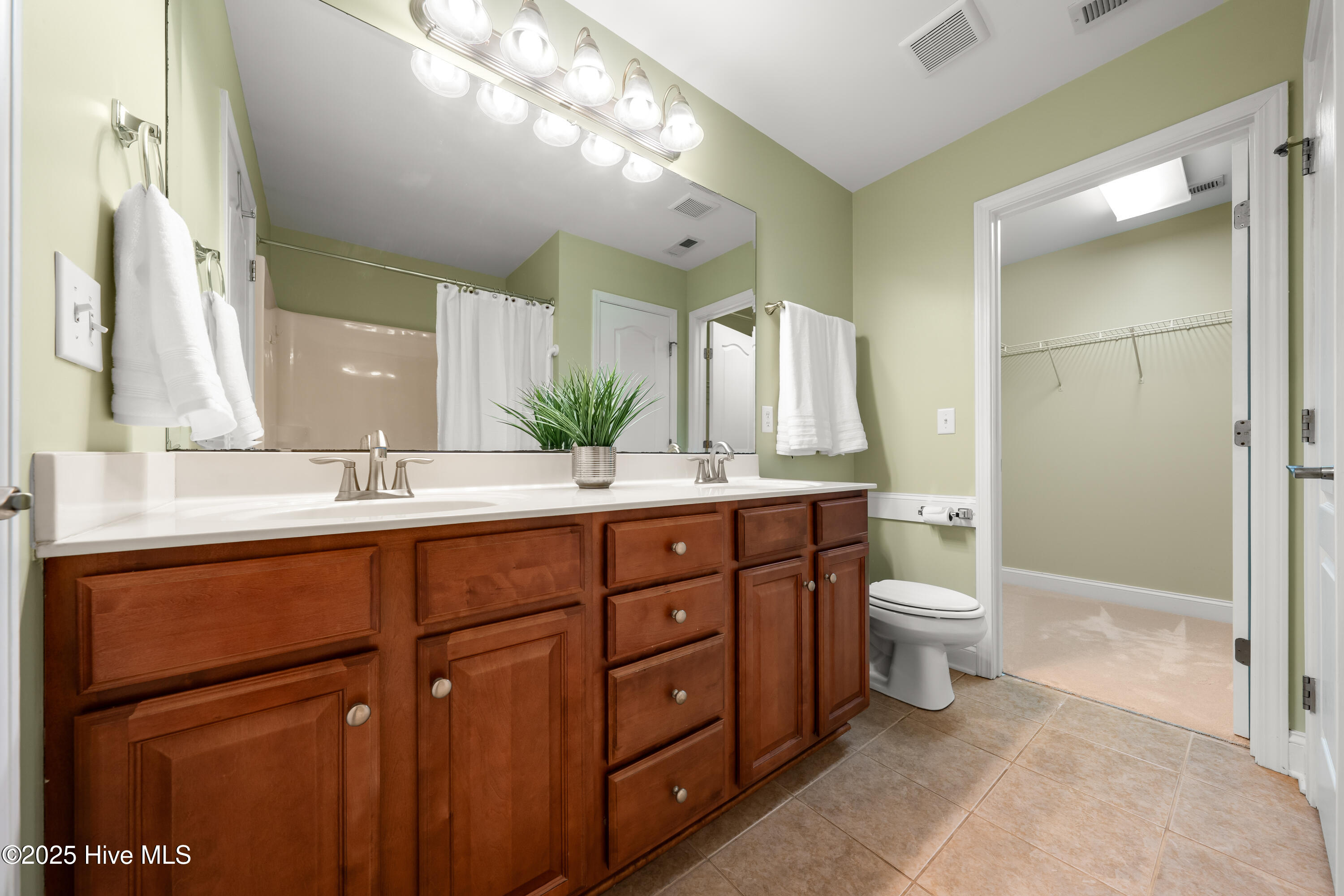 5015 Trumpet Vine Way