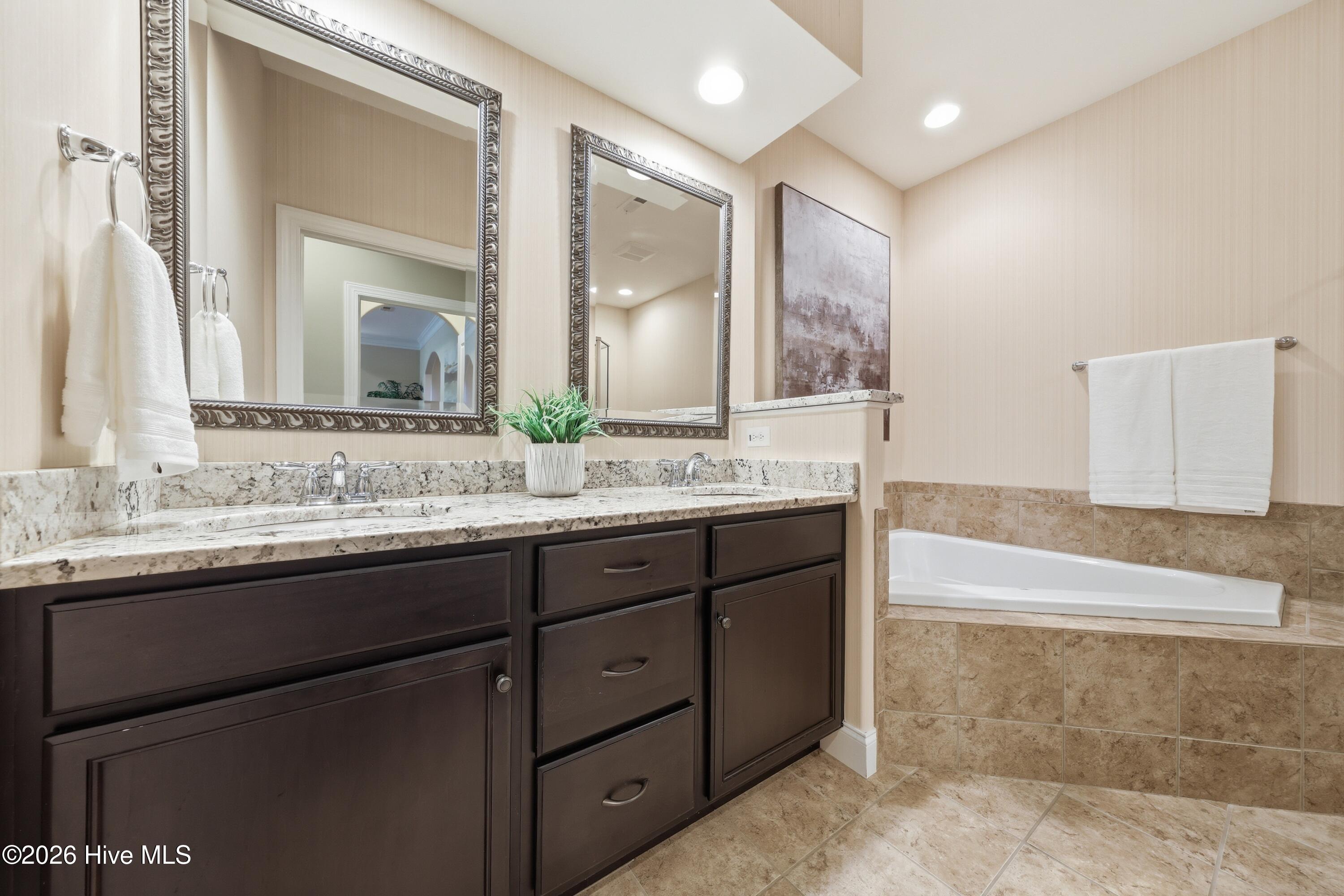 8241 Egret Pointe NE