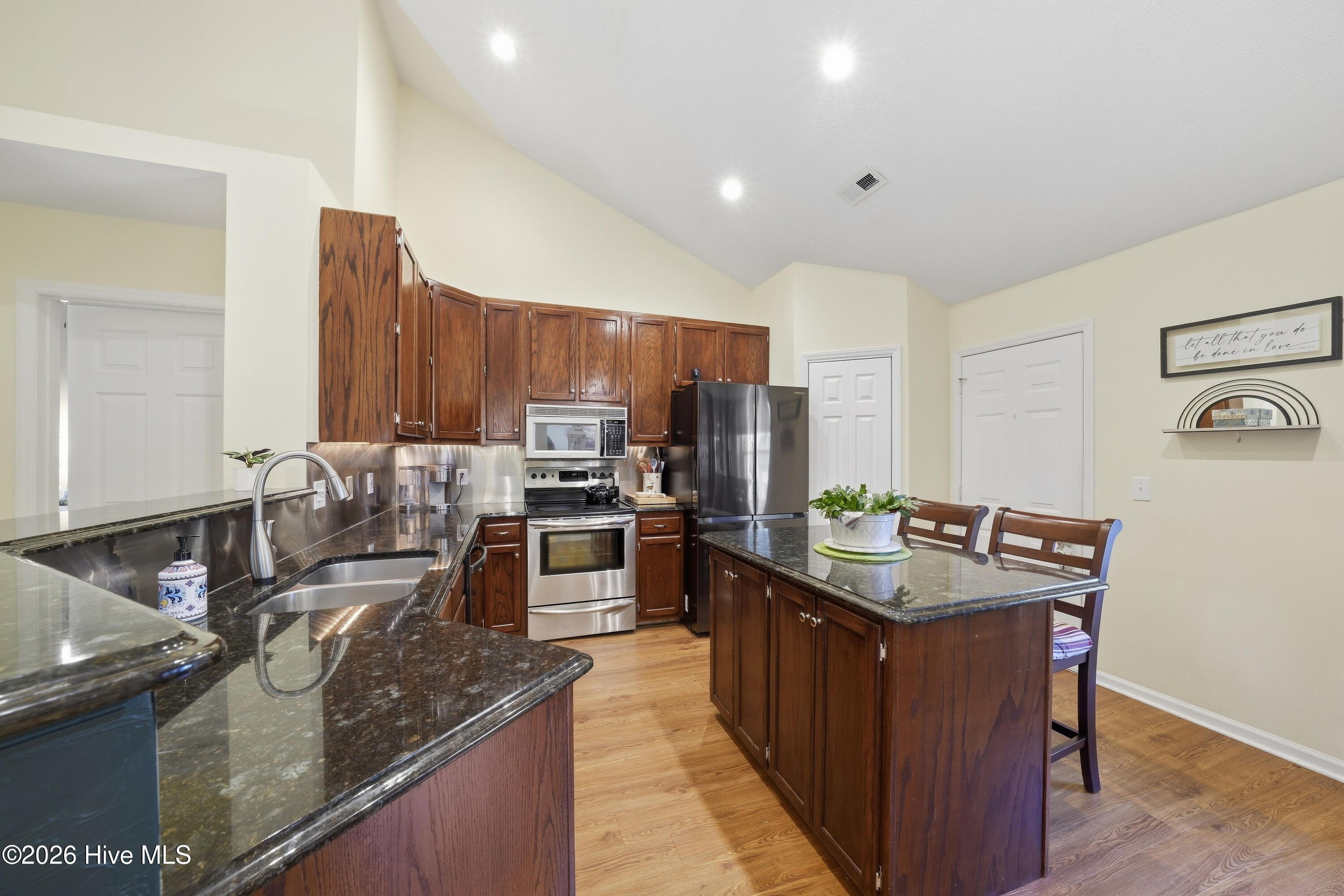 5002 Blue Grass Court