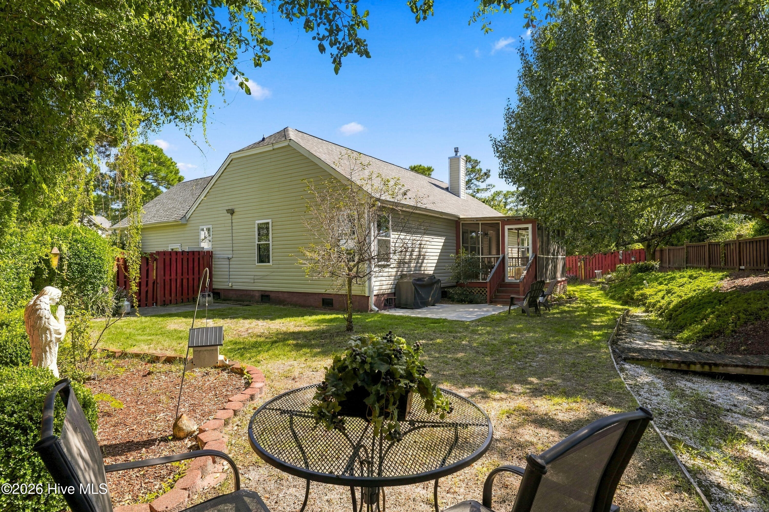 5002 Blue Grass Court