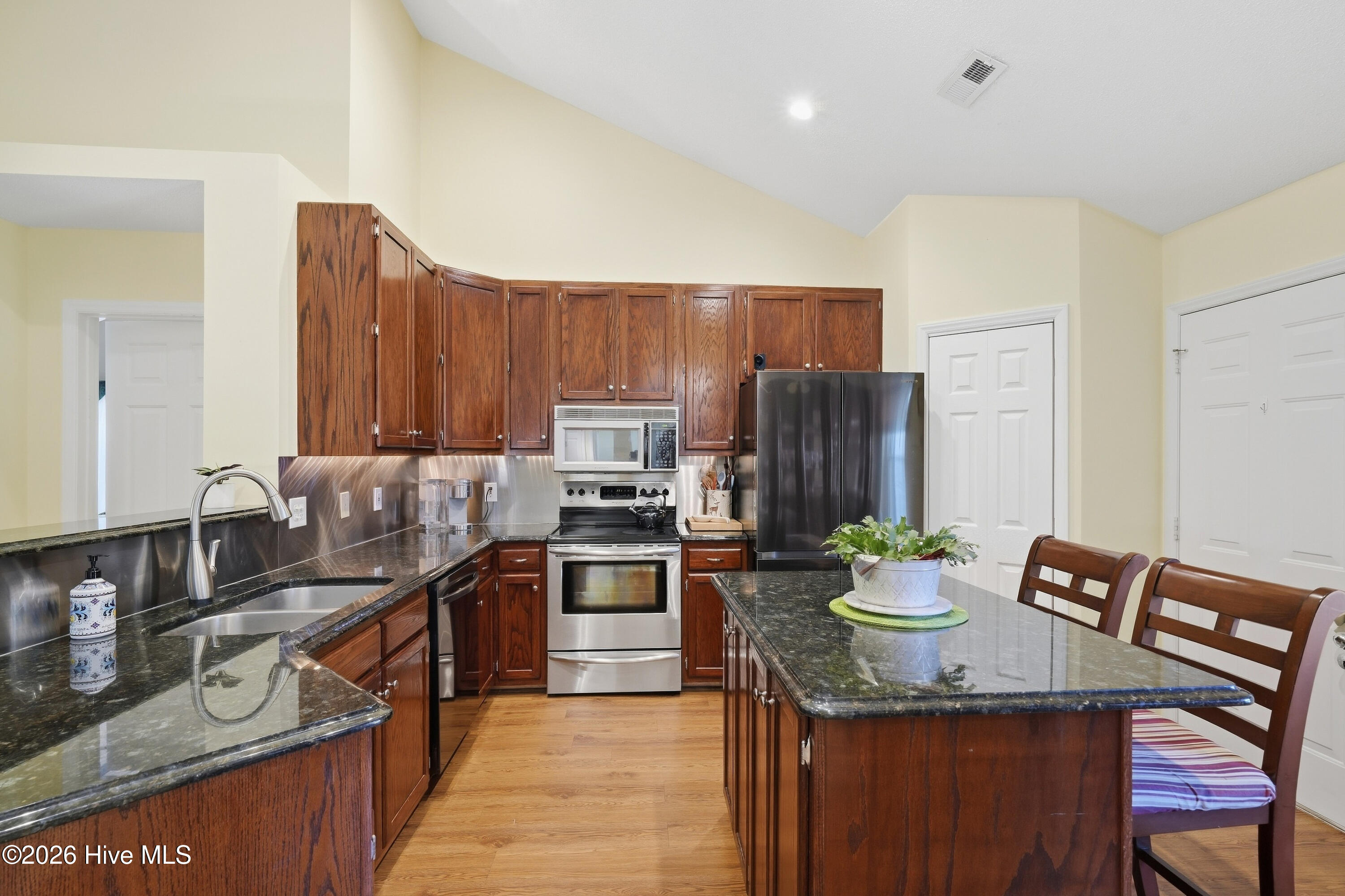 5002 Blue Grass Court