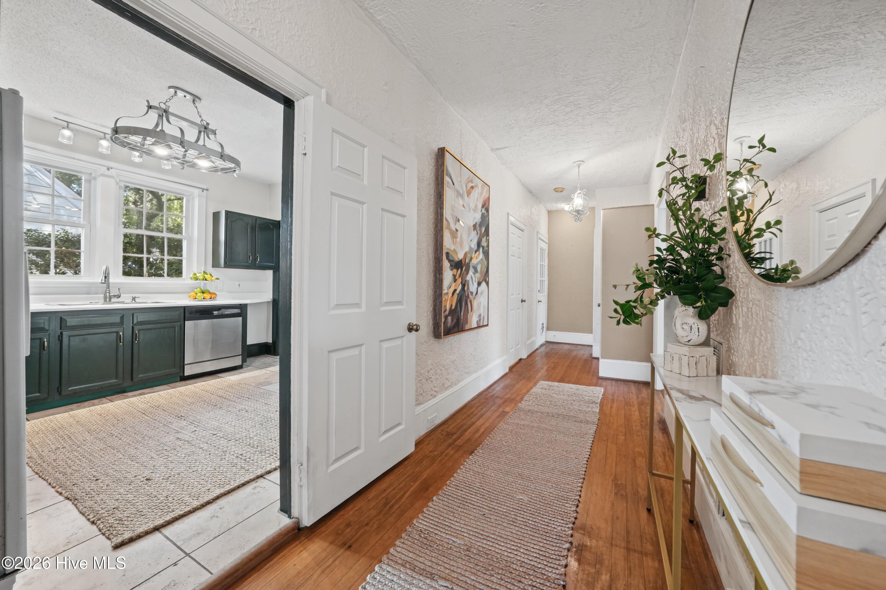 1411 Hawthorne Road