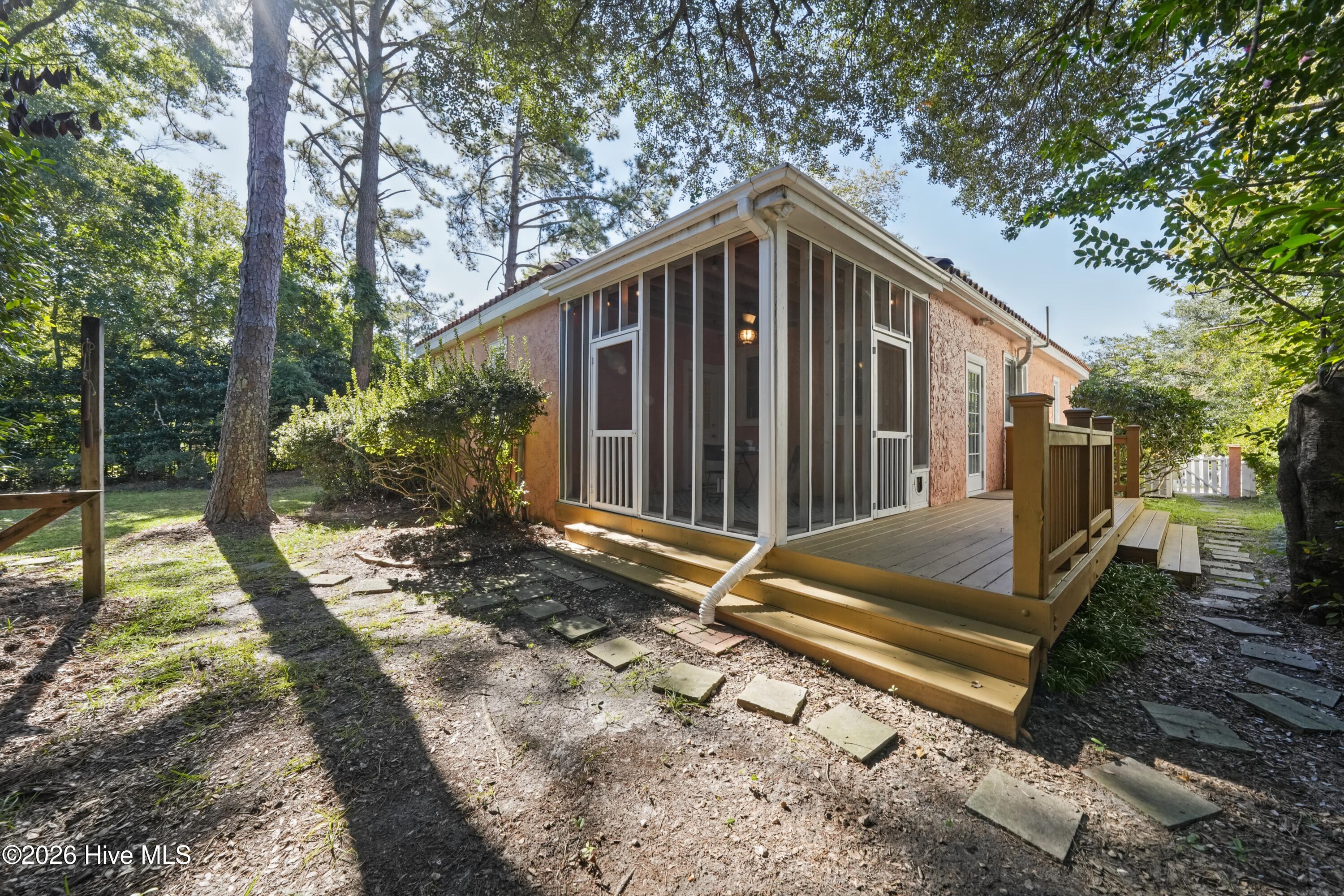 1411 Hawthorne Road