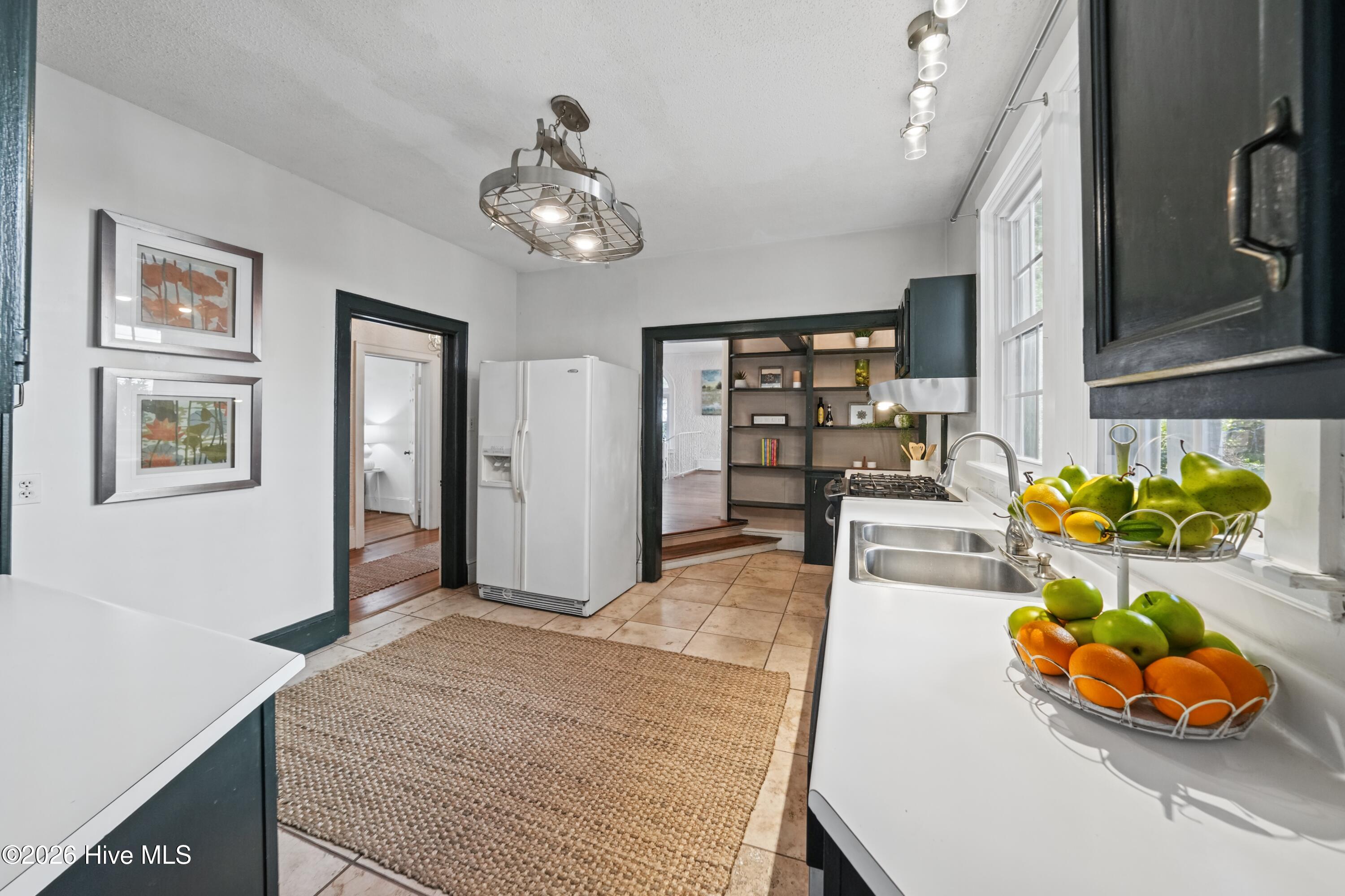 1411 Hawthorne Road