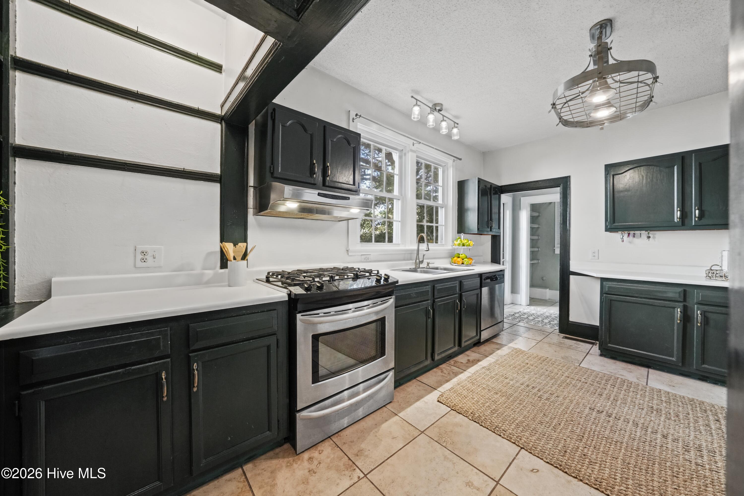 1411 Hawthorne Road