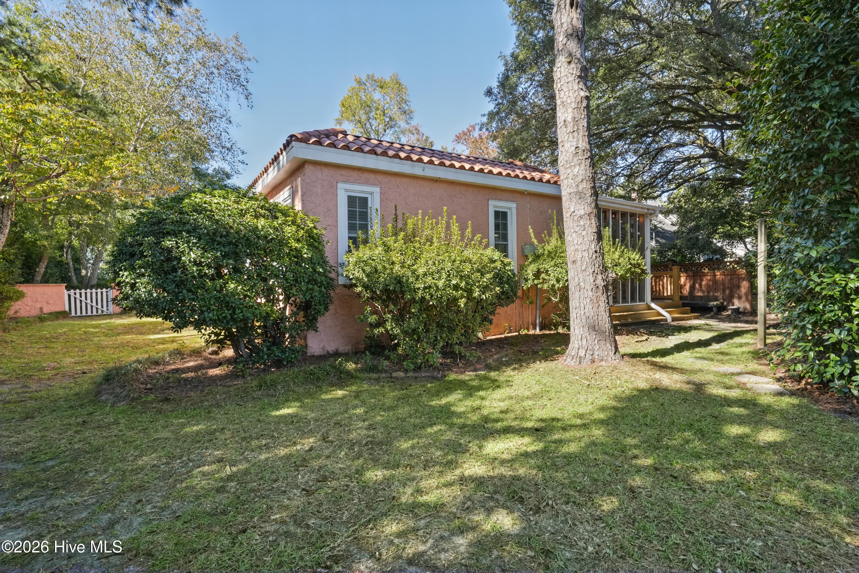 1411 Hawthorne Road