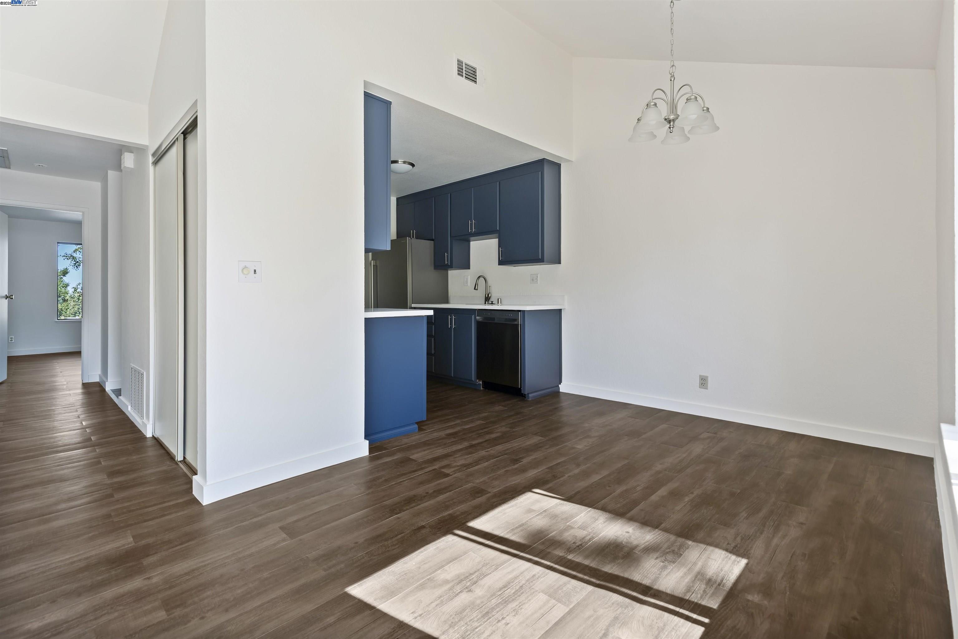 655 Center Ave