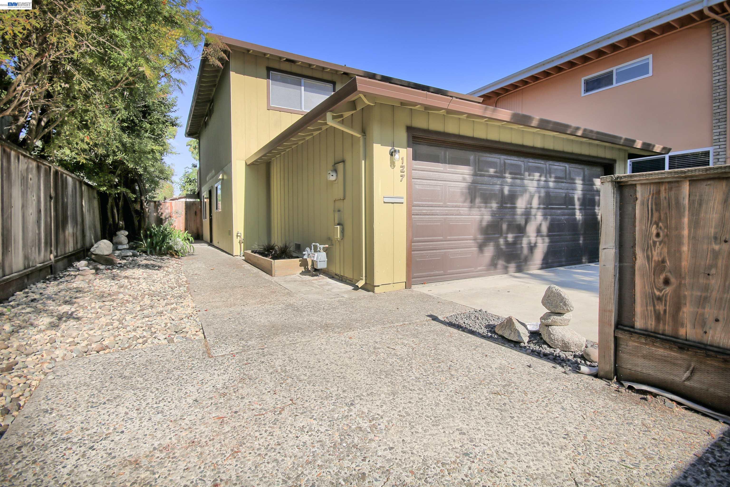 127 Walti St