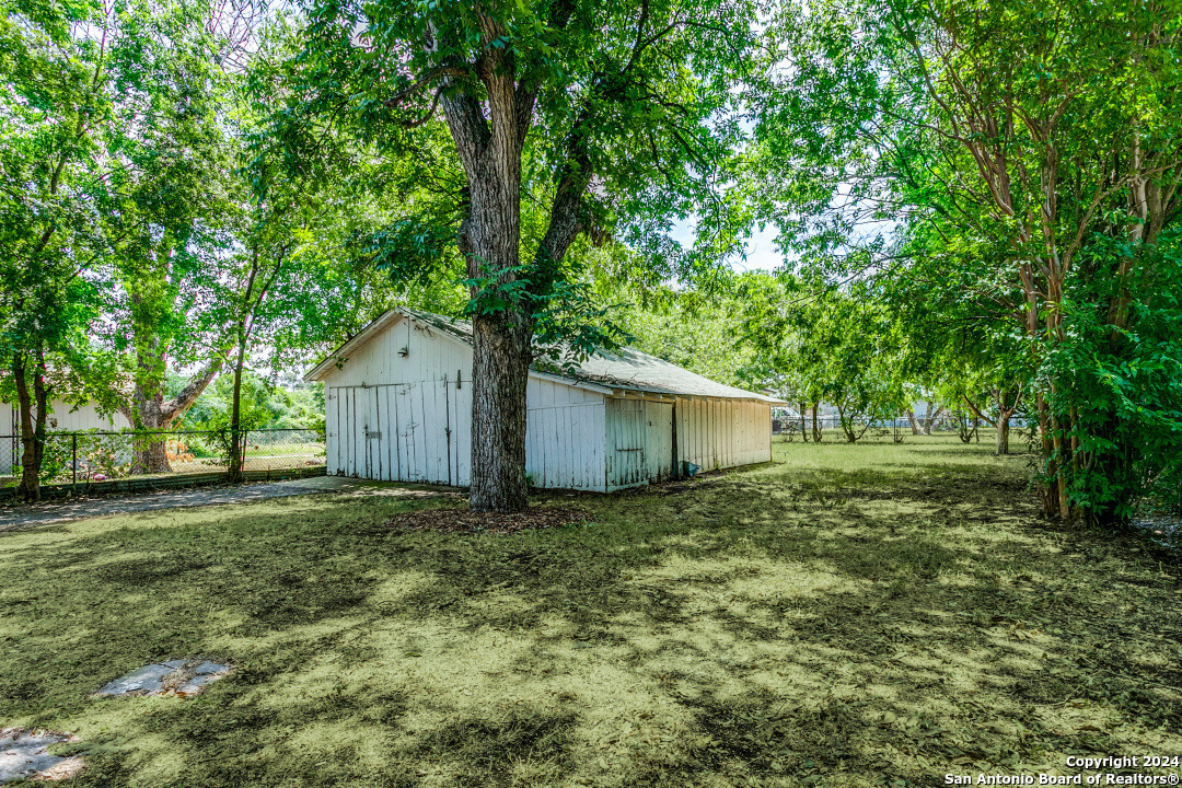 1942 Lamar St