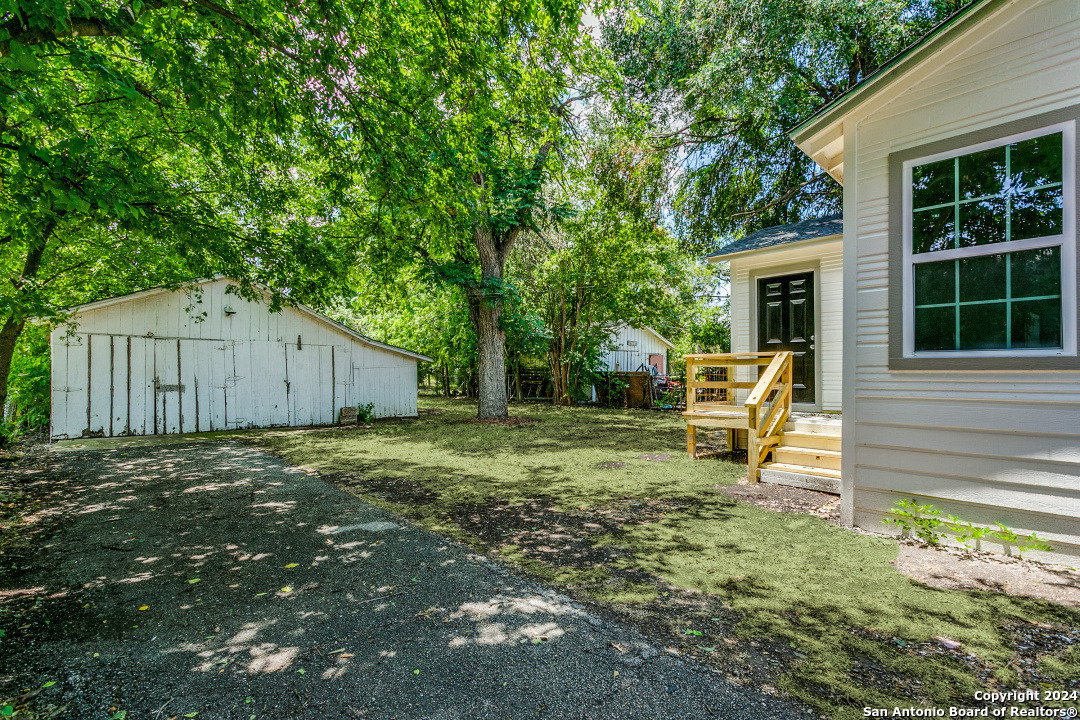 1942 Lamar St
