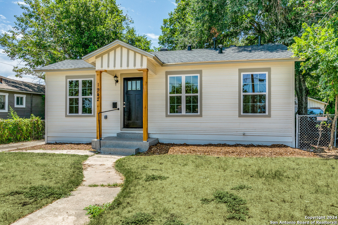 1942 Lamar St